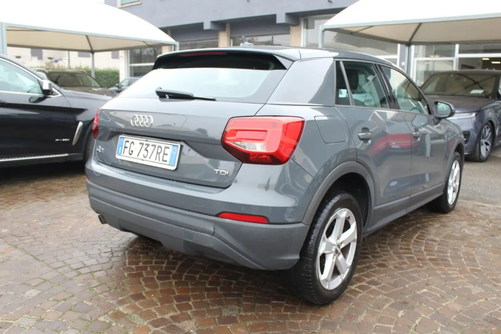 Audi Q2 1.6 TDI Business Gris - 2