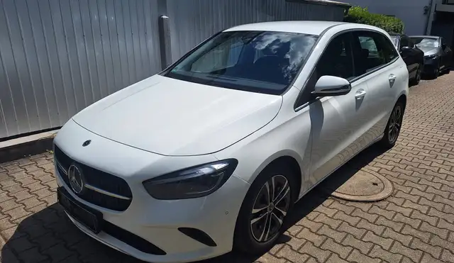 Mercedes-Benz B 180 B-Klasse 7G-DCT Kamera Navi Parkast. Spurh. Led Klima