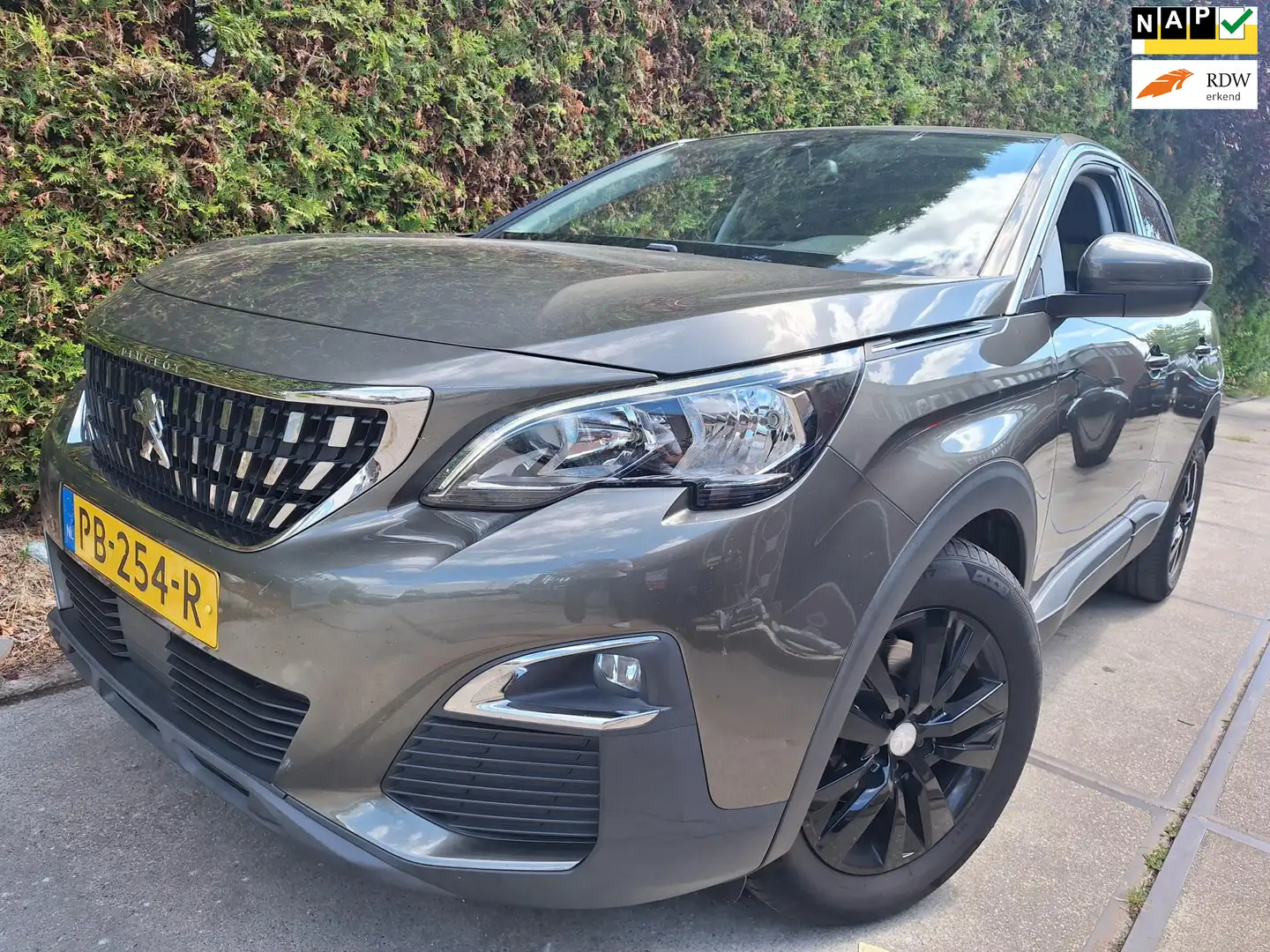 Peugeot 3008 1.2 PureTech Blue Lease Executive Grigio - 1