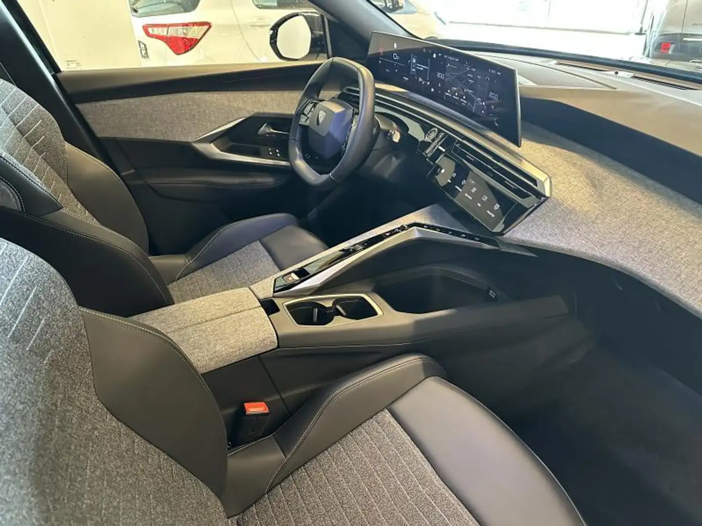 Peugeot 3008 Allure 1.2 136 PK E-DCT 6 Noir - 2