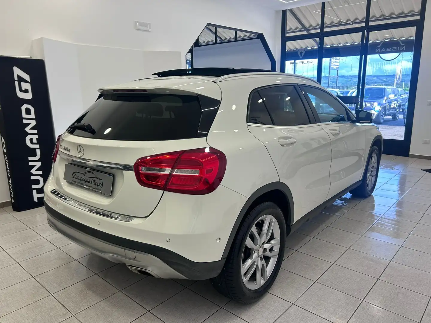 Mercedes-Benz GLA 220 GLA 220 d Automatic Enduro Bianco - 2