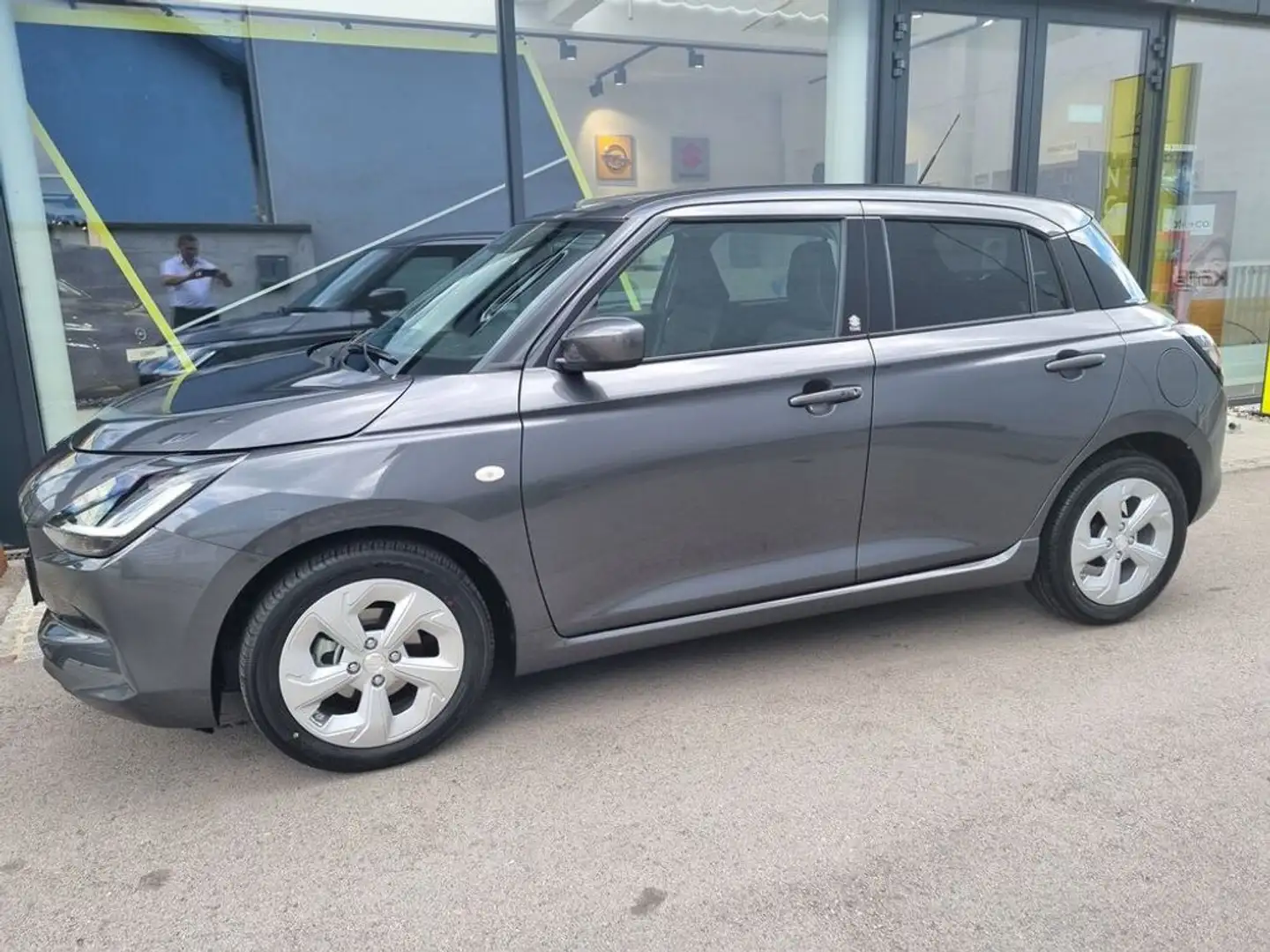 Suzuki Swift 1,2 Hybrid Shine CVT Aut. Gris - 1