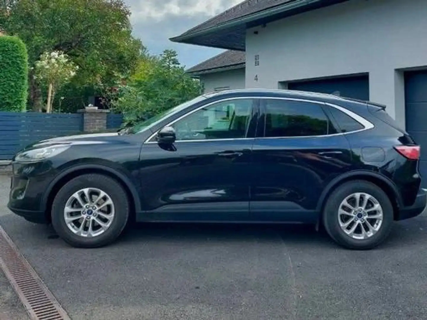 Ford Kuga Kuga 1,5 EcoBlue Titanium X Aut. Titanium X Schwarz - 1