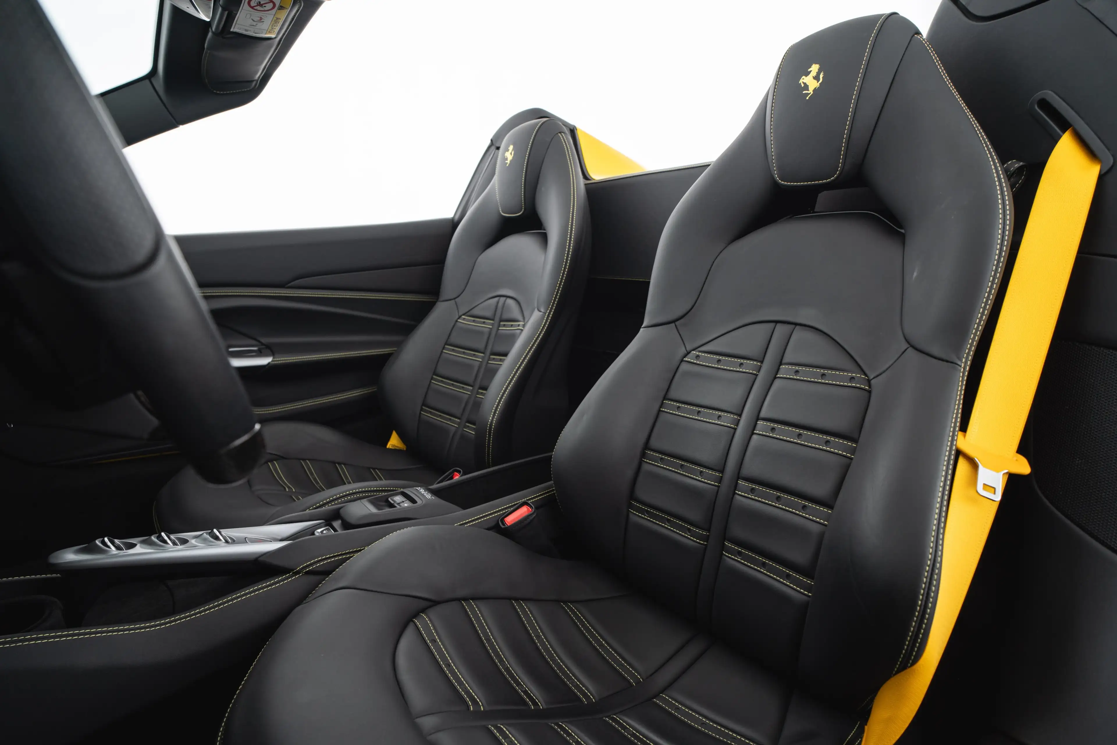 Ferrari F8 Spider FERRARI SINGEN — photo 11
