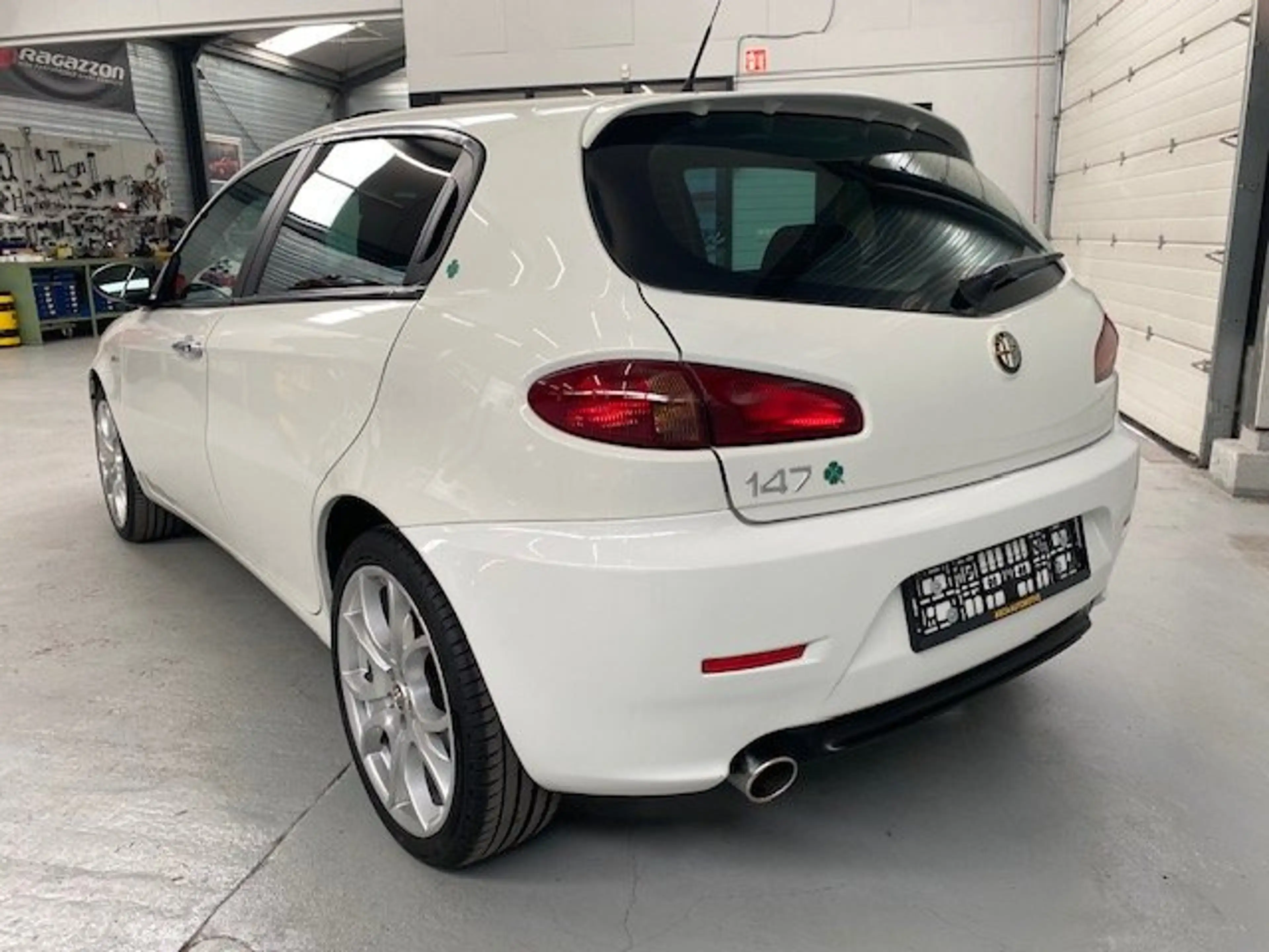 Alfa Romeo 147 1.6 TS Veloce Quadrifoglio 120 PK — photo 2