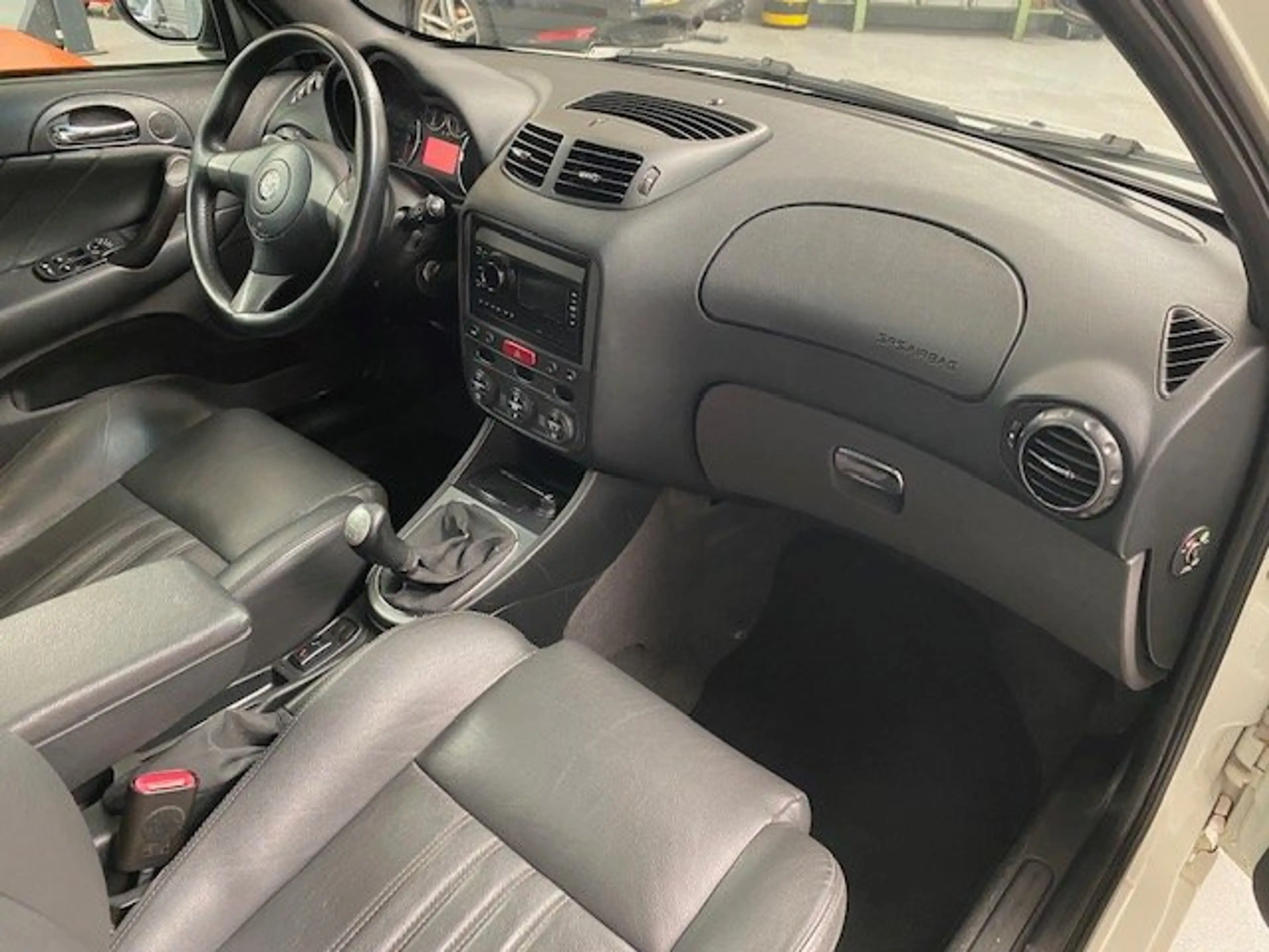 Alfa Romeo 147 1.6 TS Veloce Quadrifoglio 120 PK — photo 11