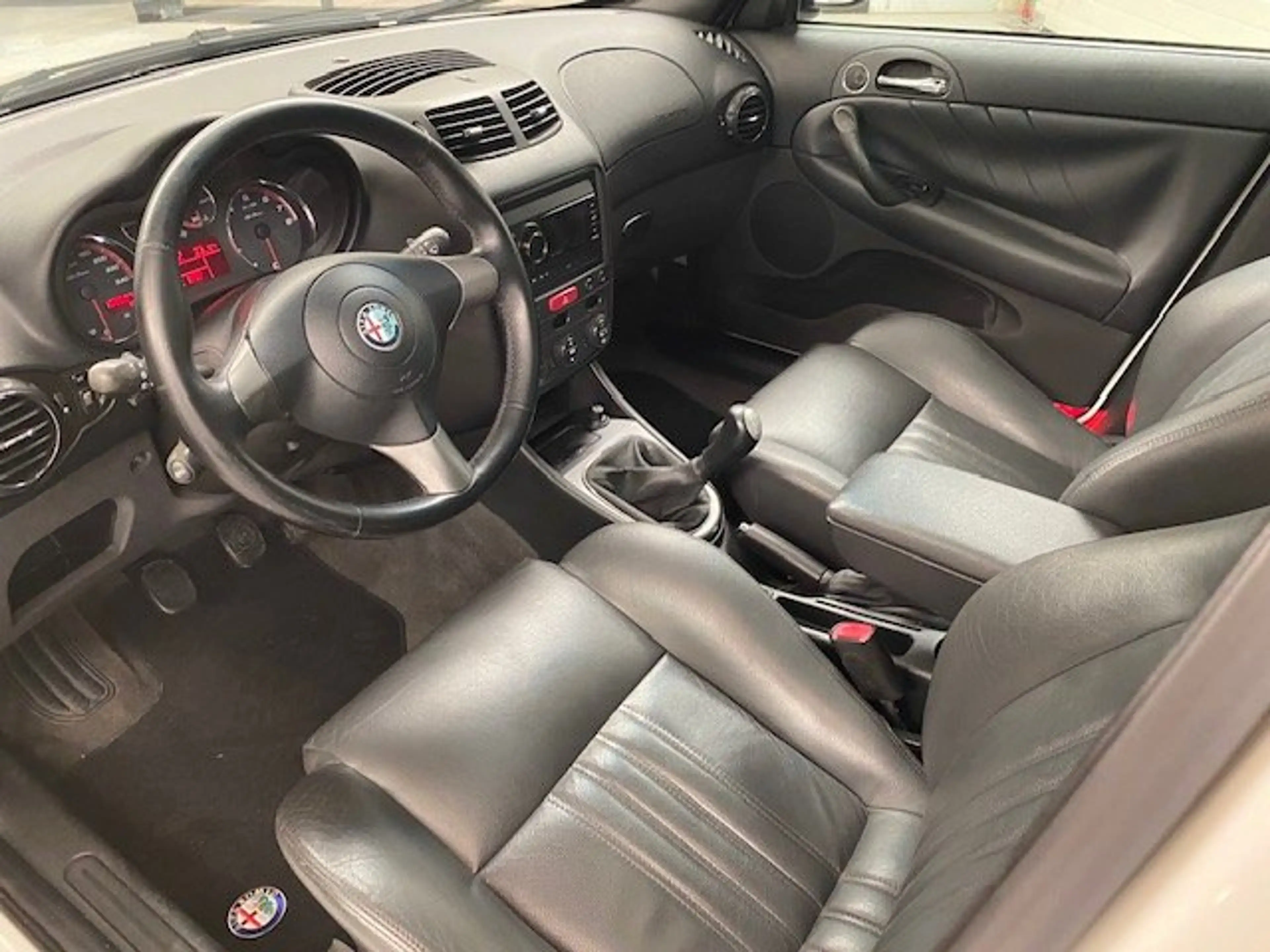 Alfa Romeo 147 1.6 TS Veloce Quadrifoglio 120 PK — photo 9