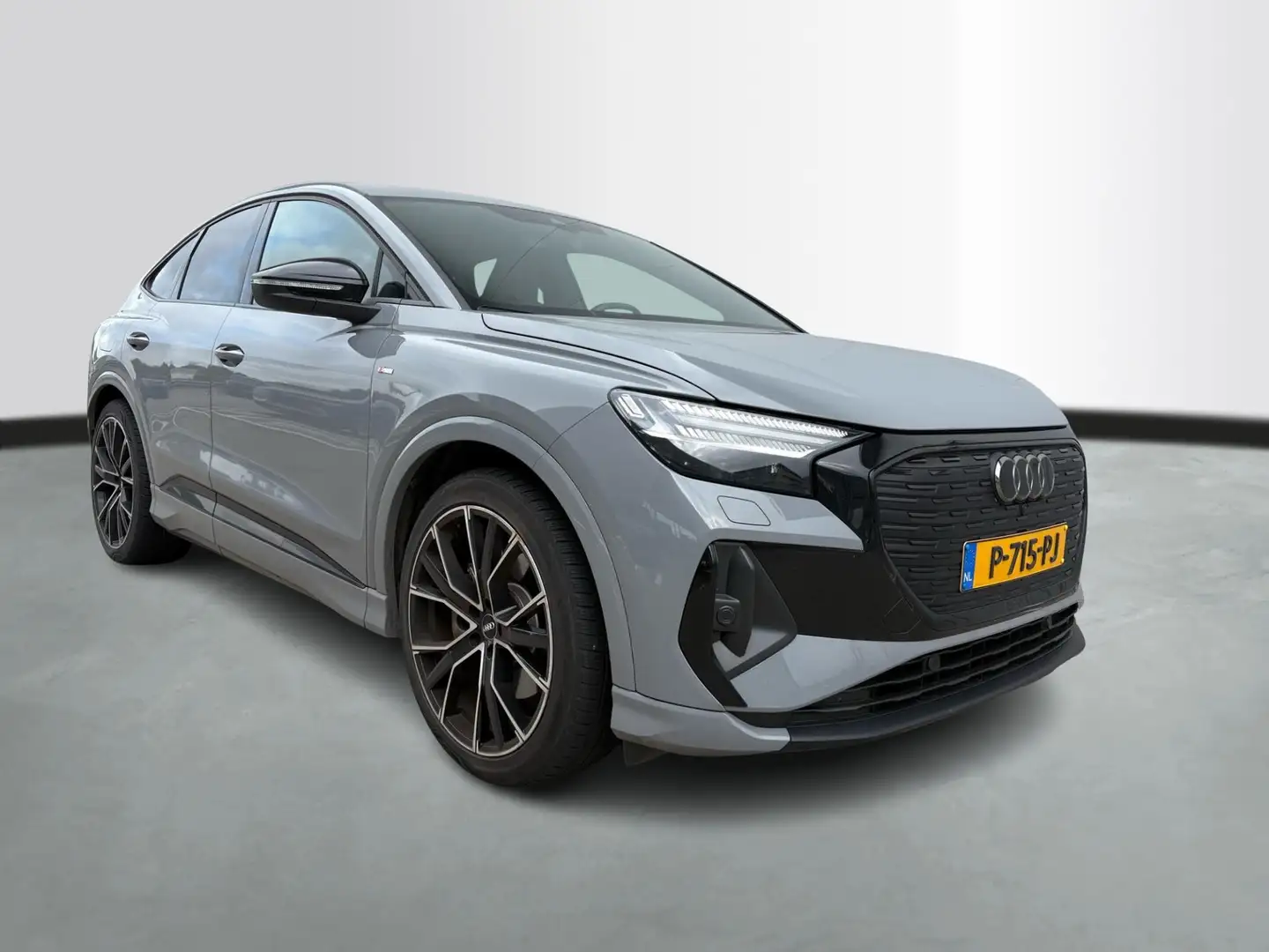 Audi Q4 e-tron Sportback 40 204Pk S edition 77 kWh / Matrix LED / Grijs - 2