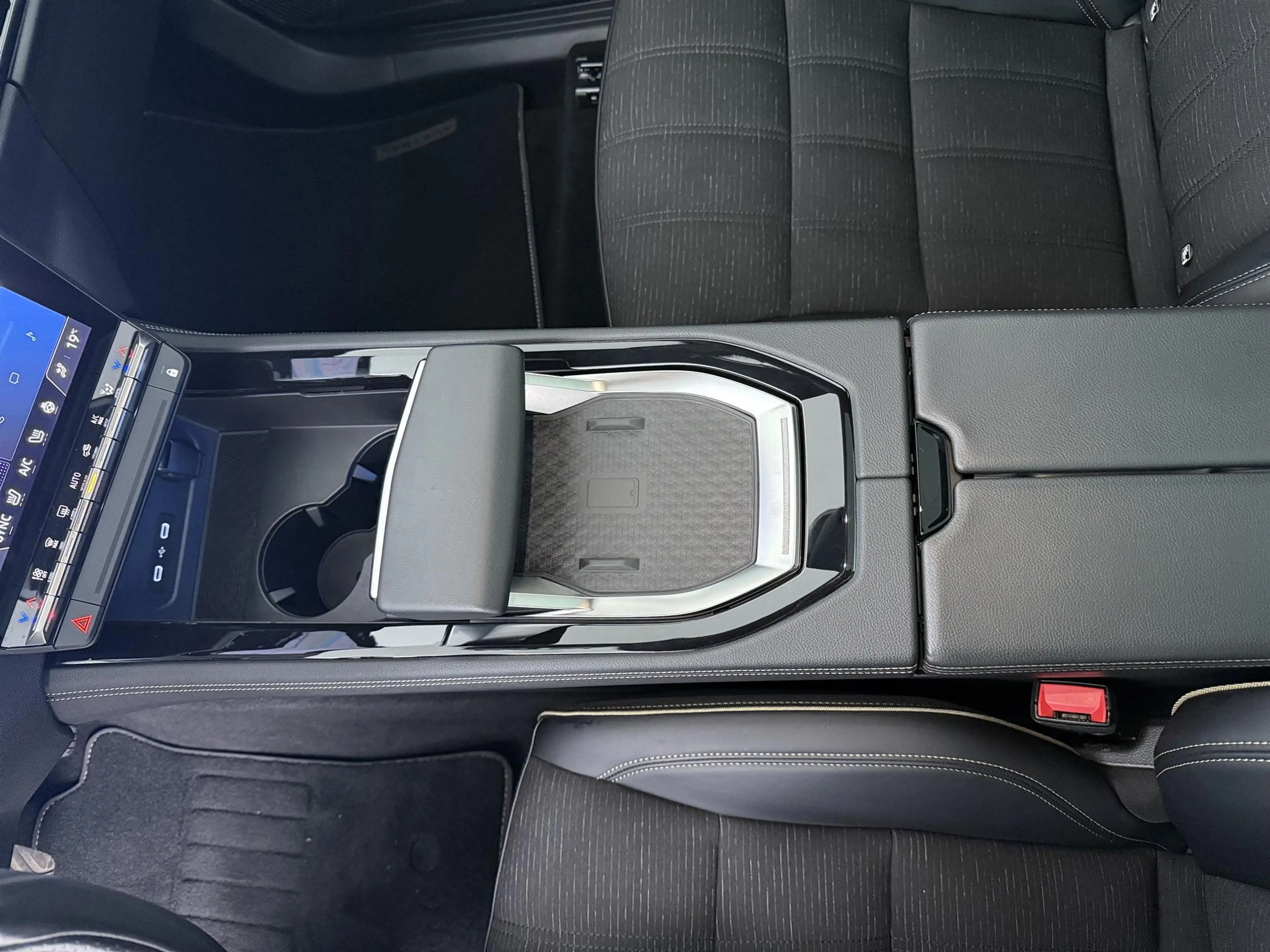 Renault Austral iconic E-Tech full hybrid 200 | Trekhaak | Panoram — photo 12