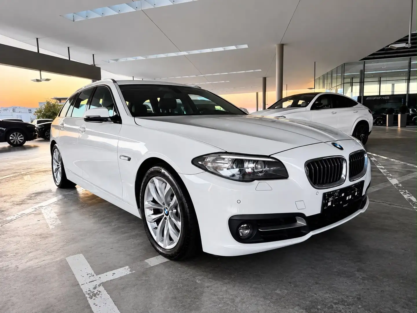 BMW 520 520d xDrive Touring Österreich-Paket Aut. - 1