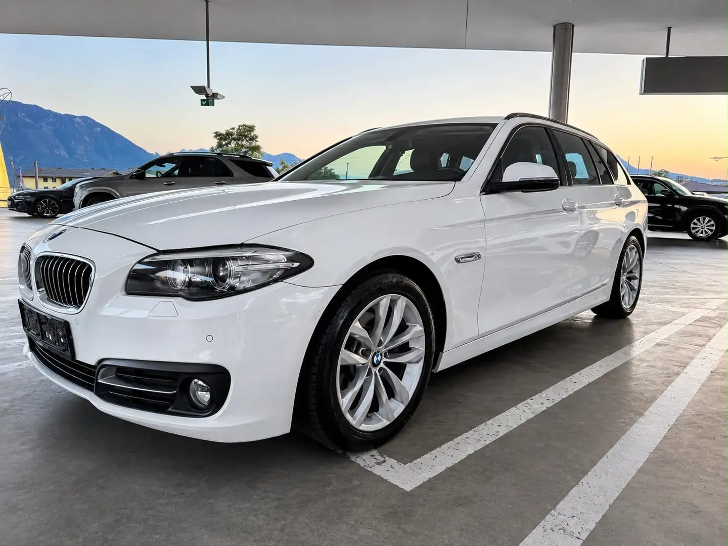 BMW 520 520d xDrive Touring Österreich-Paket Aut. - 2