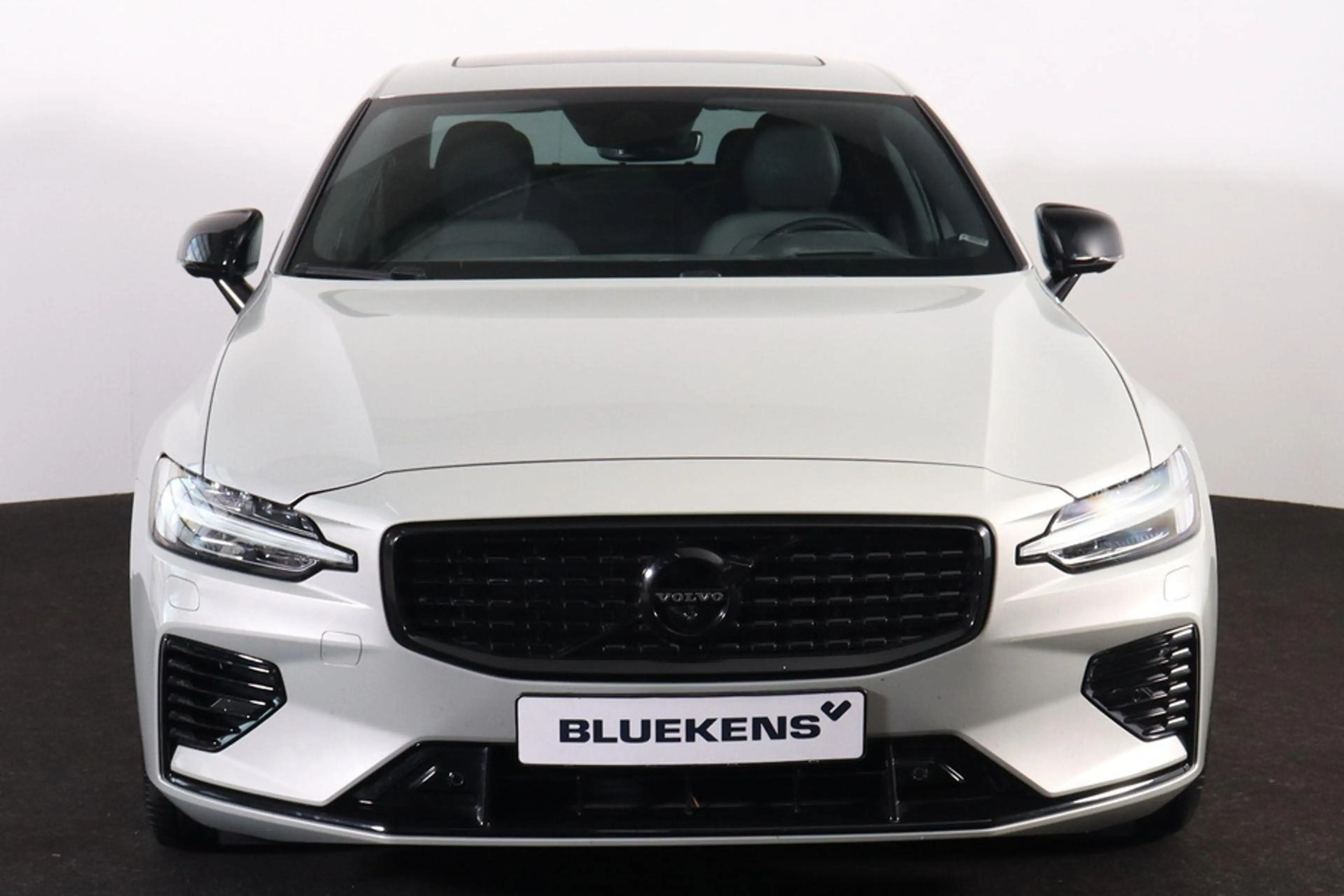Volvo S60 T6 AWD Twin Engine R-Design - Panoramisch schuif-/ — photo 2