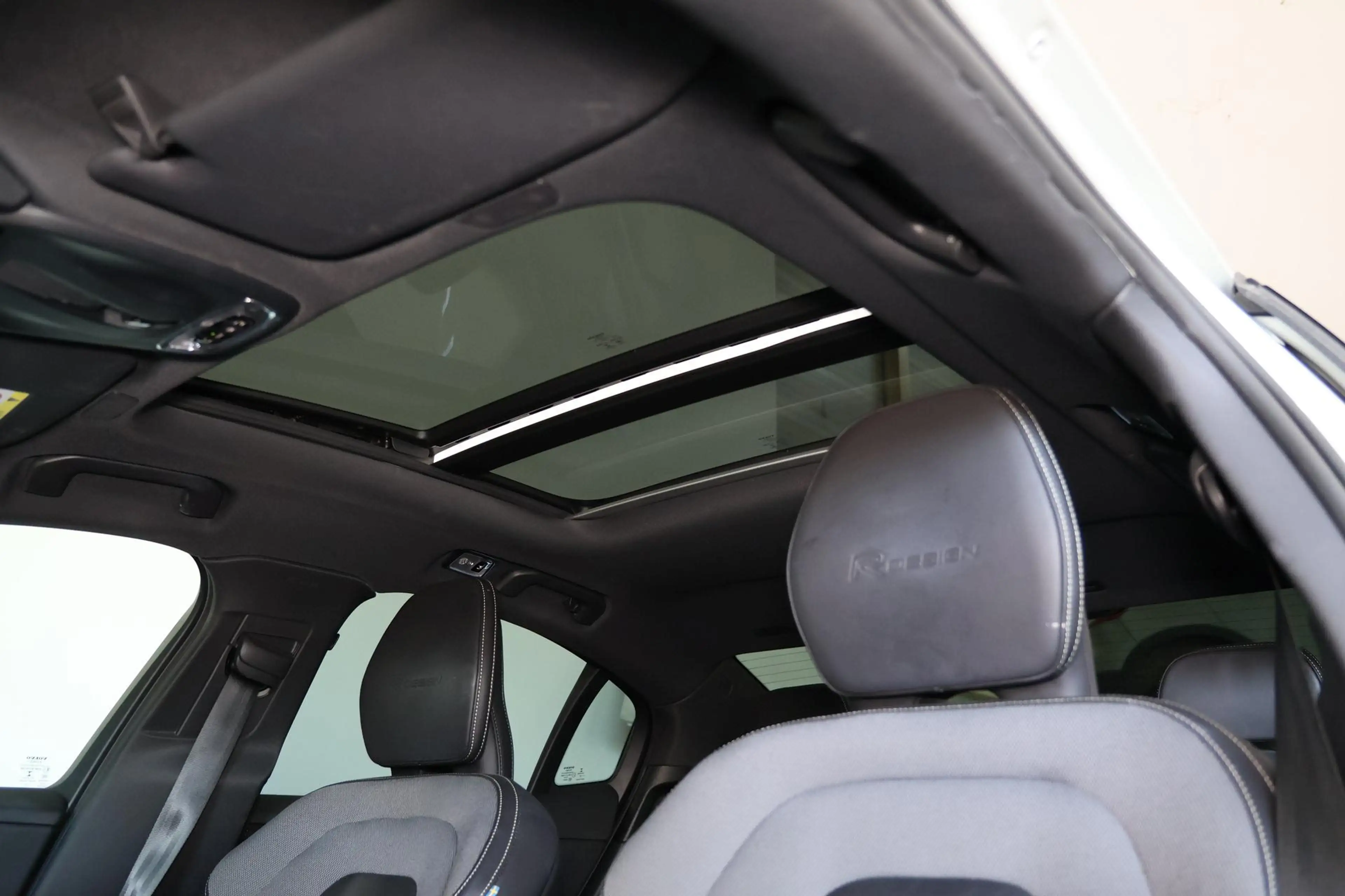 Volvo S60 T6 AWD Twin Engine R-Design - Panoramisch schuif-/ — photo 6