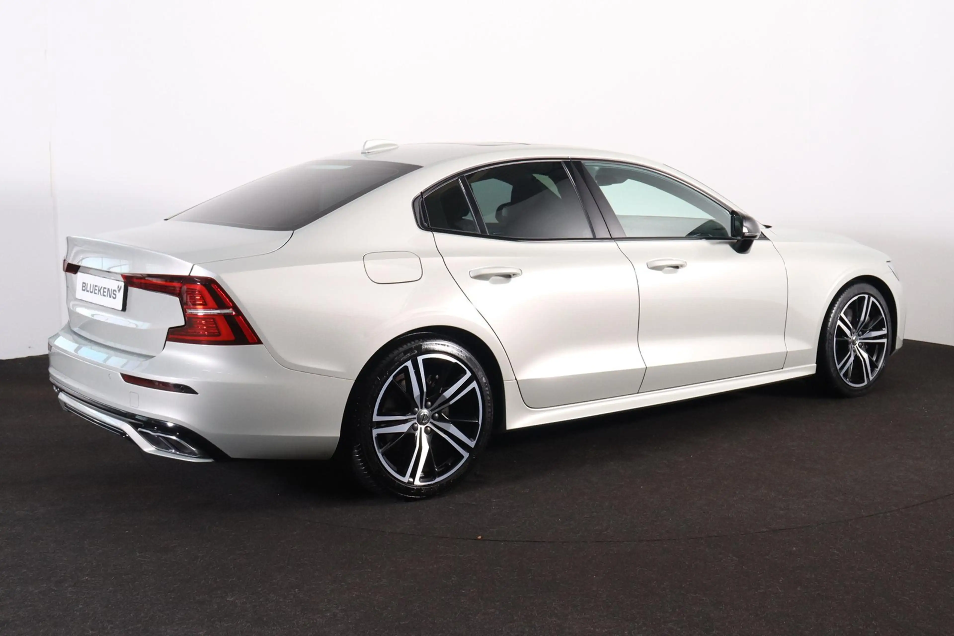 Volvo S60 T6 AWD Twin Engine R-Design - Panoramisch schuif-/ — photo 5