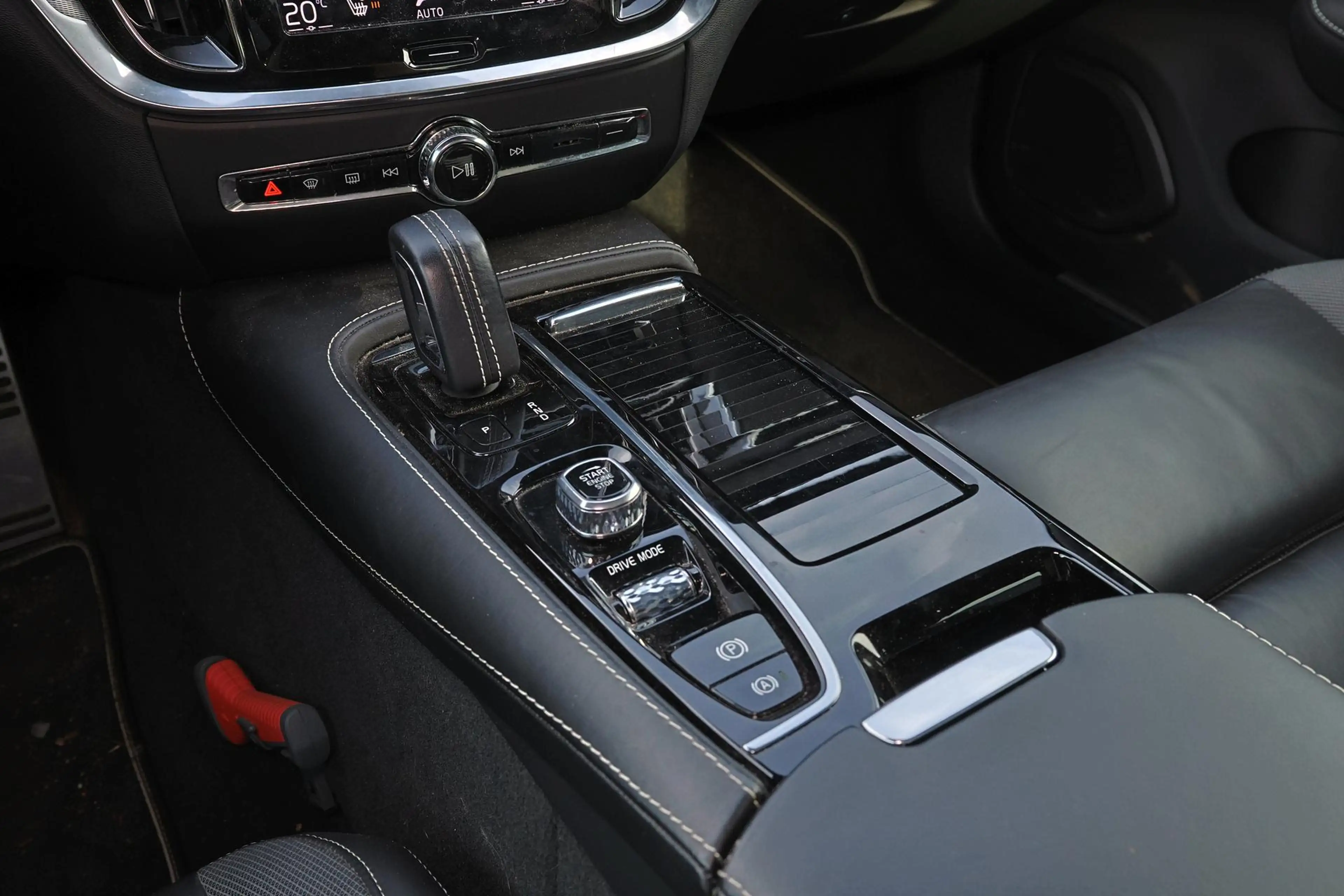 Volvo S60 T6 AWD Twin Engine R-Design - Panoramisch schuif-/ — photo 13