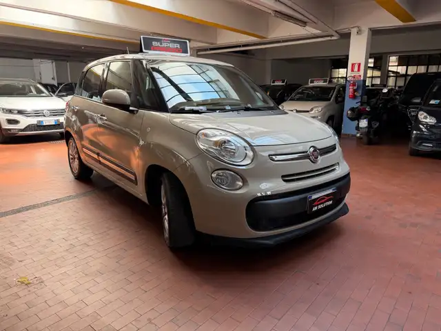 Fiat 500L view 2