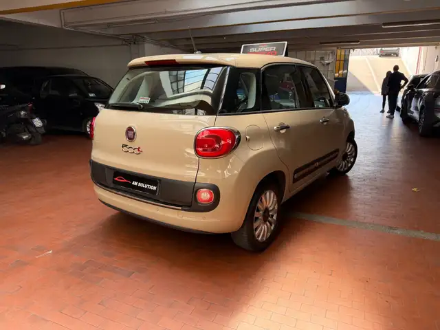 Fiat 500L view 3