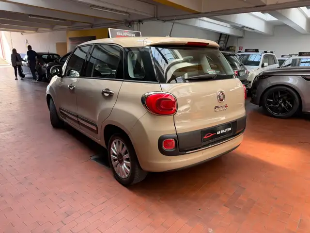 Fiat 500L view 4