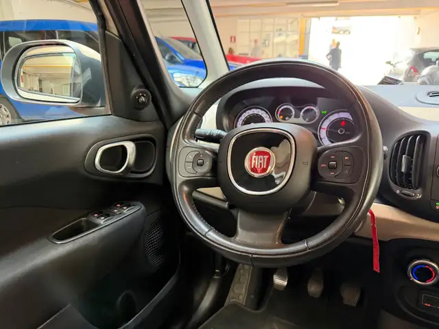 Fiat 500L view 13