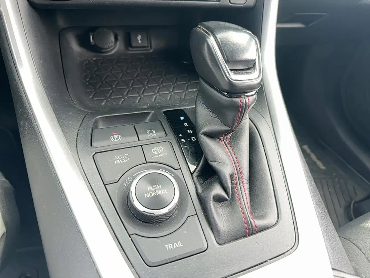 Toyota RAV 4 Prime снимка Toyota RAV 4 Prime