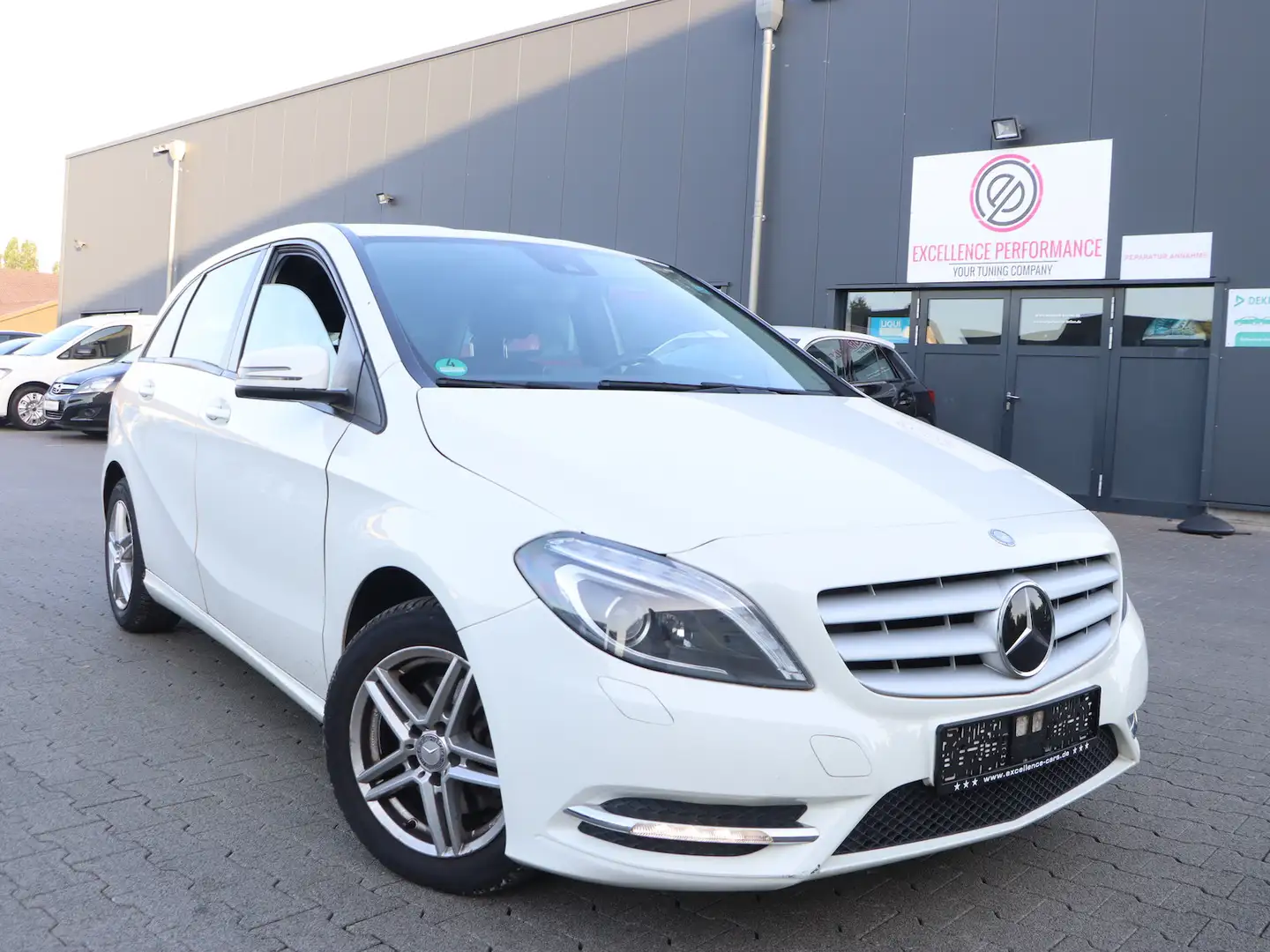 Mercedes-Benz B 220 CDI SPORT WHITE / XENON / NAVI+ / 1.HAND Biały - 1