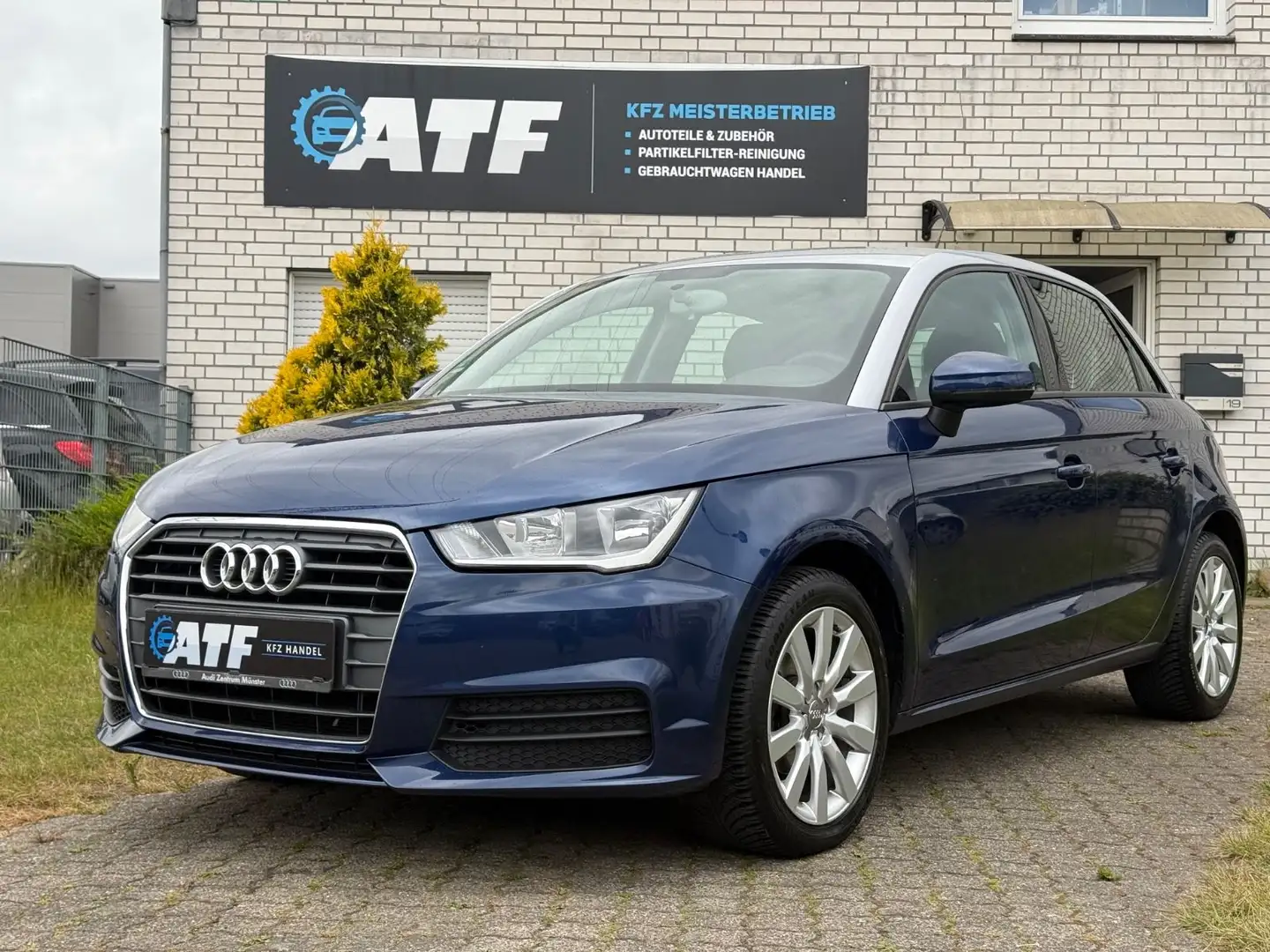 Audi A1 Sportback basis Bleu - 1