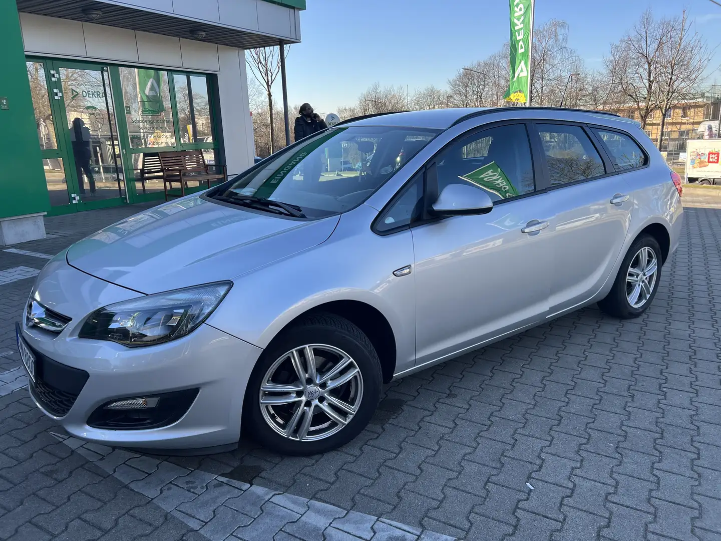 Opel Astra 1.6 Sports Tourer Edition 8400€ VB - 2