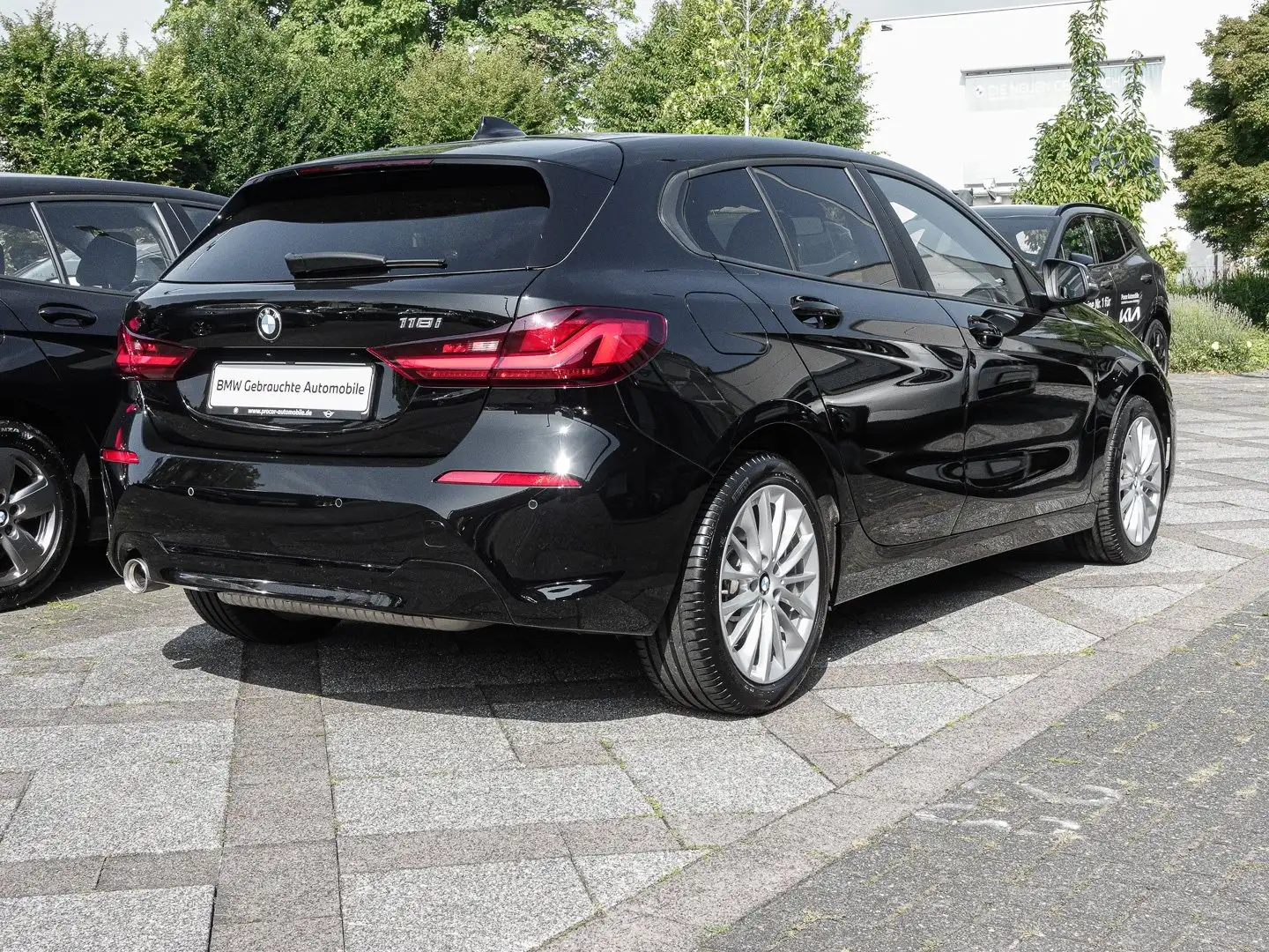 BMW 118 i NAVI PDC LED ACC SiHz DAB LivCocProf Schwarz - 2