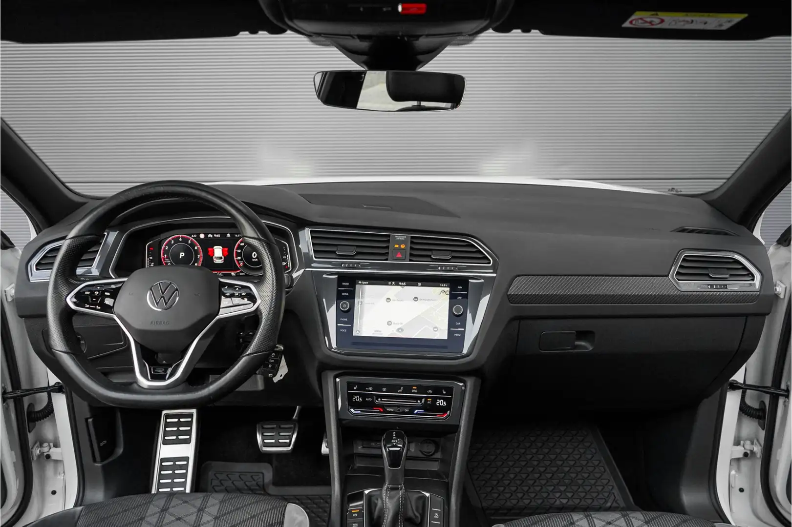 Volkswagen Tiguan 1.5 TSI R-Line Pano ACC 21" BTW Wit - 2