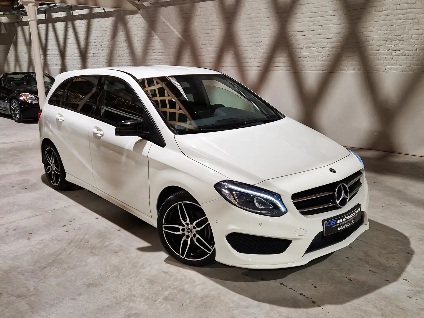 Mercedes-Benz B 180 AMG pack Wit - 2