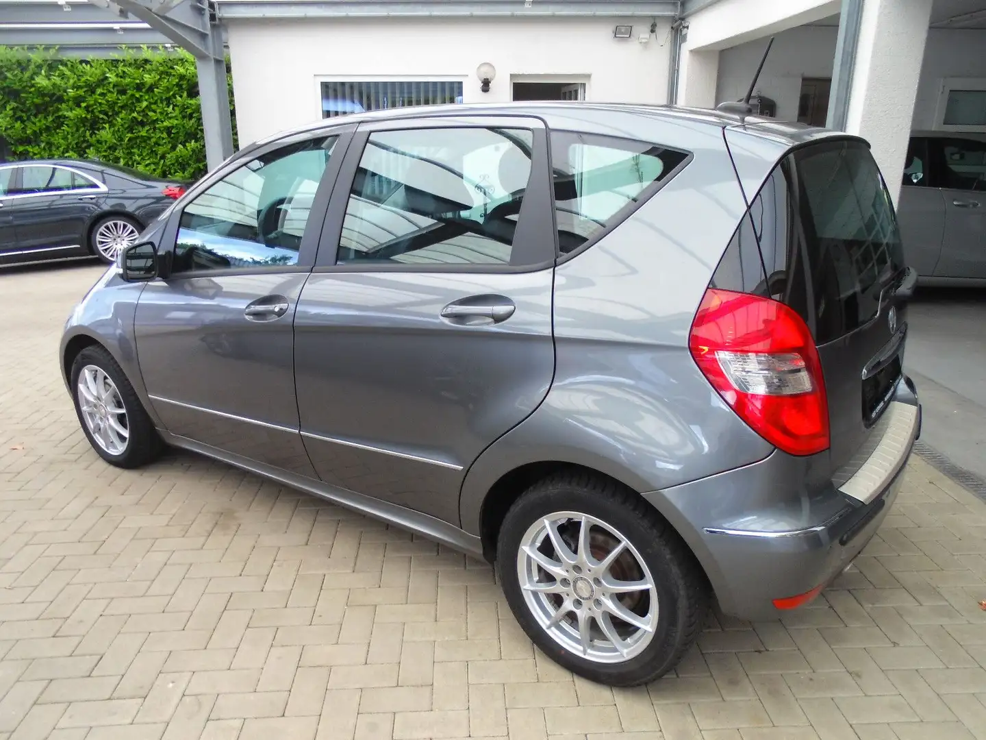 Mercedes-Benz A 180 Avantgarde Parktr.Sitzh. Gris - 2