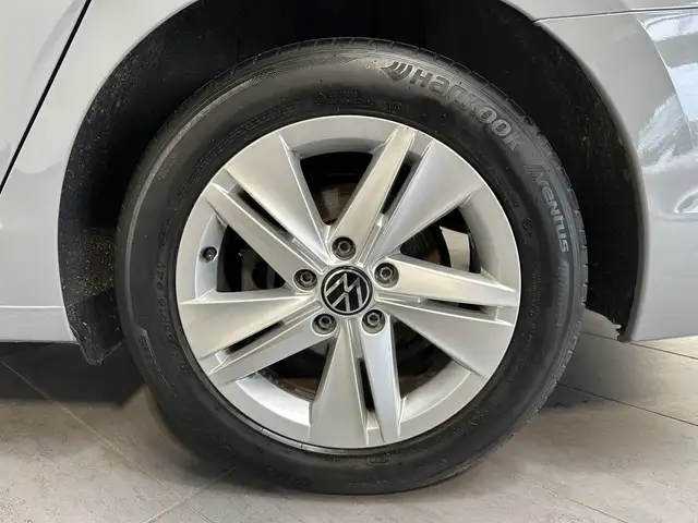 Volkswagen Golf view 3