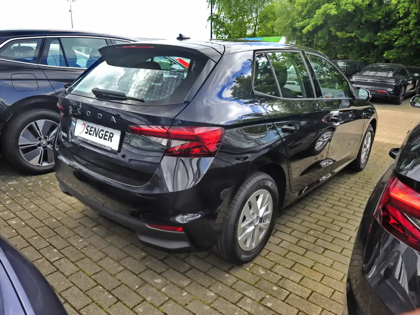 Skoda Fabia 1.0 TSI Selection LED Sitzheizung GRA Schwarz - 2