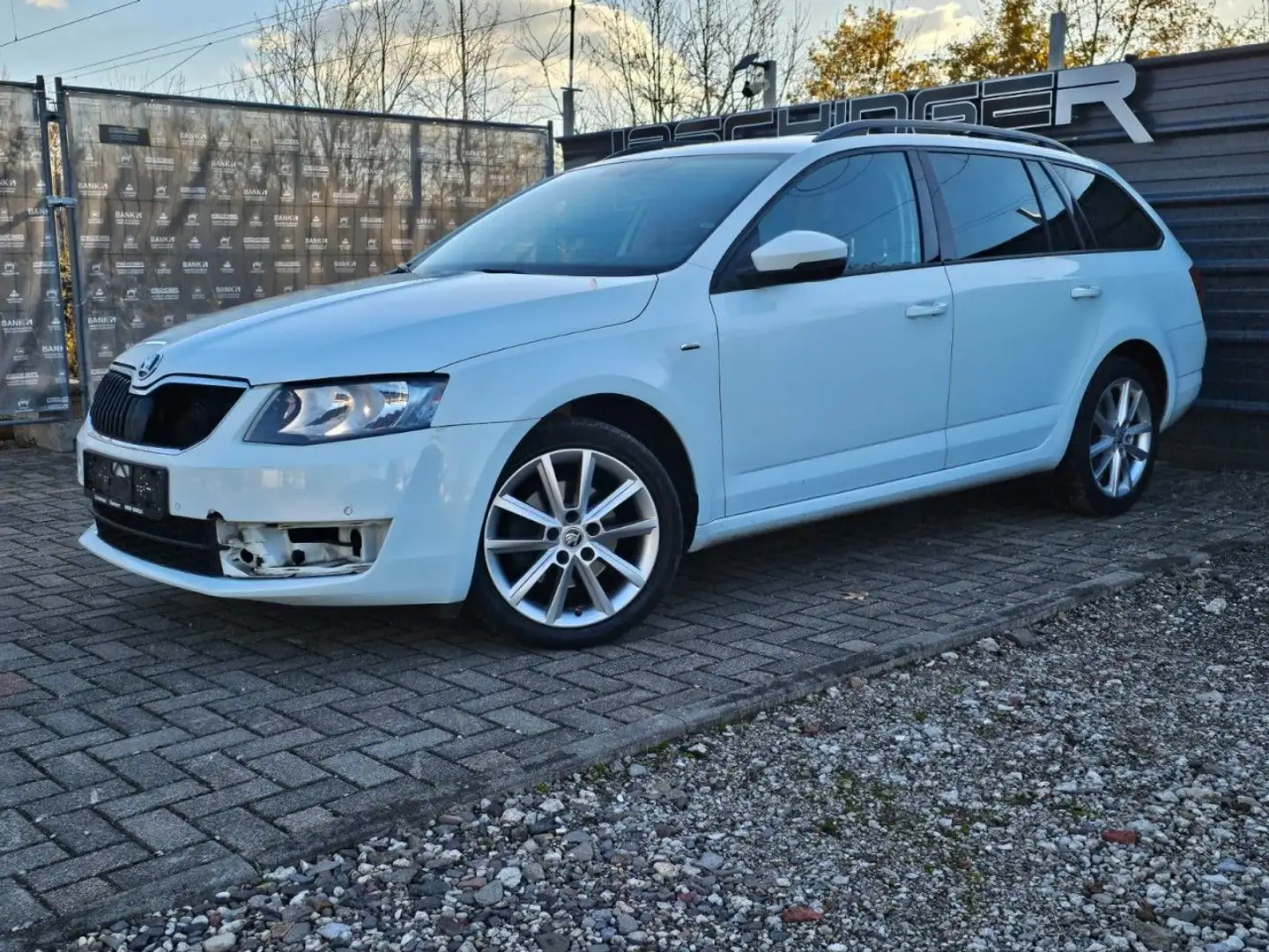 Skoda Octavia Combi 1.4 NAVI DAB PDC TEMPO KLIMA MFL Weiß - 2