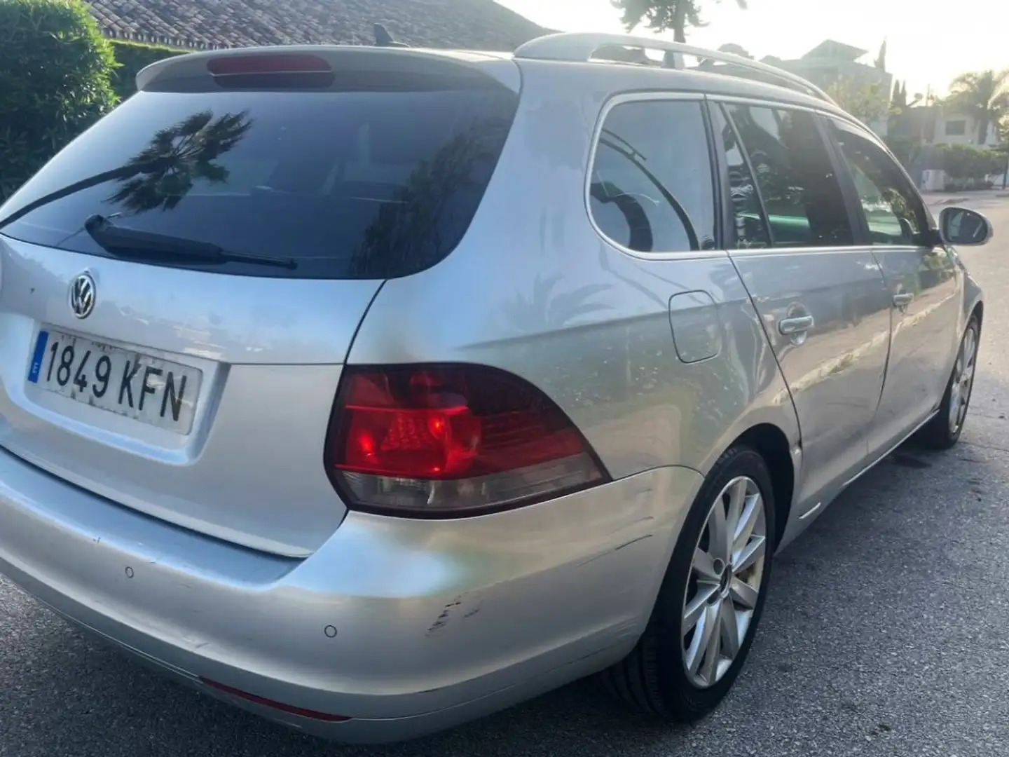 Volkswagen Golf Familiar Automático de 5 Puertas Gris - 2