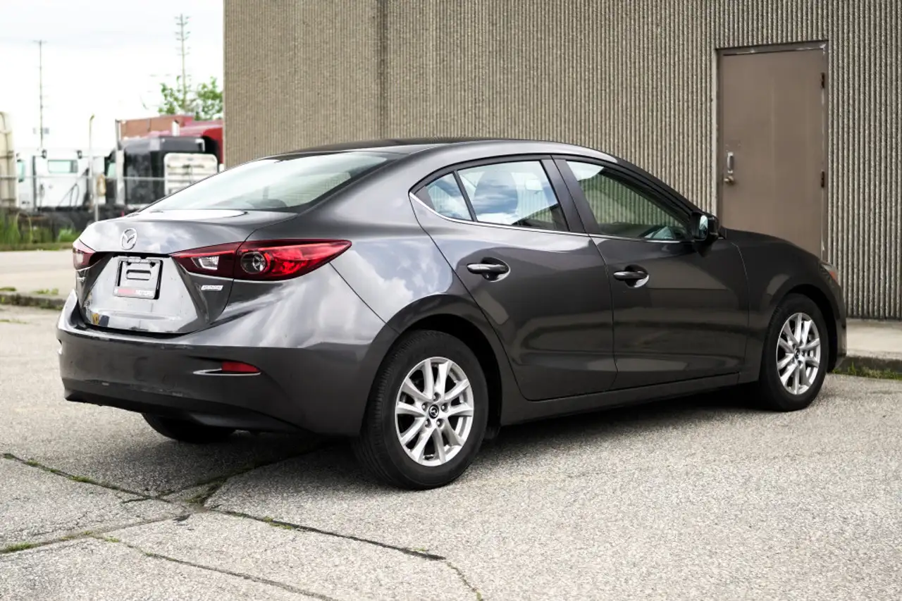 Mazda 3 снимка Mazda 3