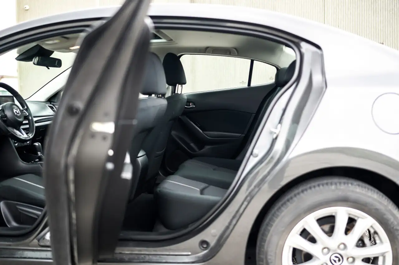 Mazda 3 снимка Mazda 3