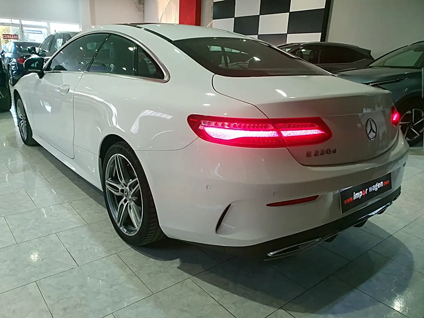 Mercedes-Benz E 220 Coupé 220d 4Matic 9G-Tronic Blanco - 2