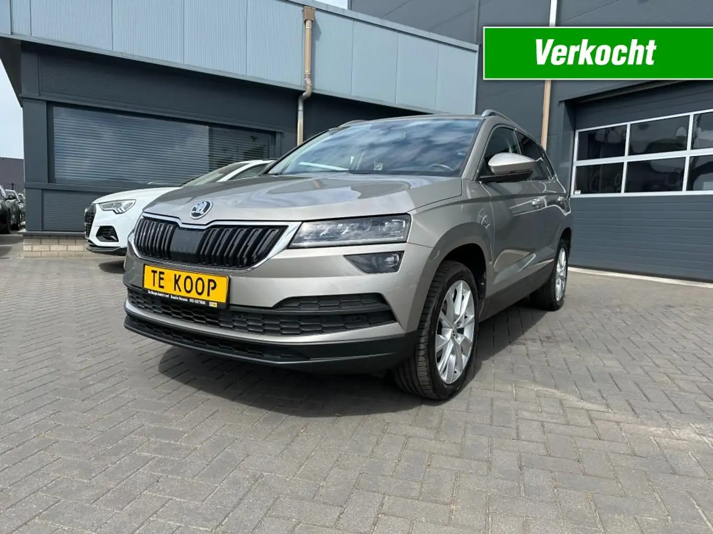 Skoda Karoq 1.0 TSi Style Aut. Navi camera Trekhaak Gris - 1