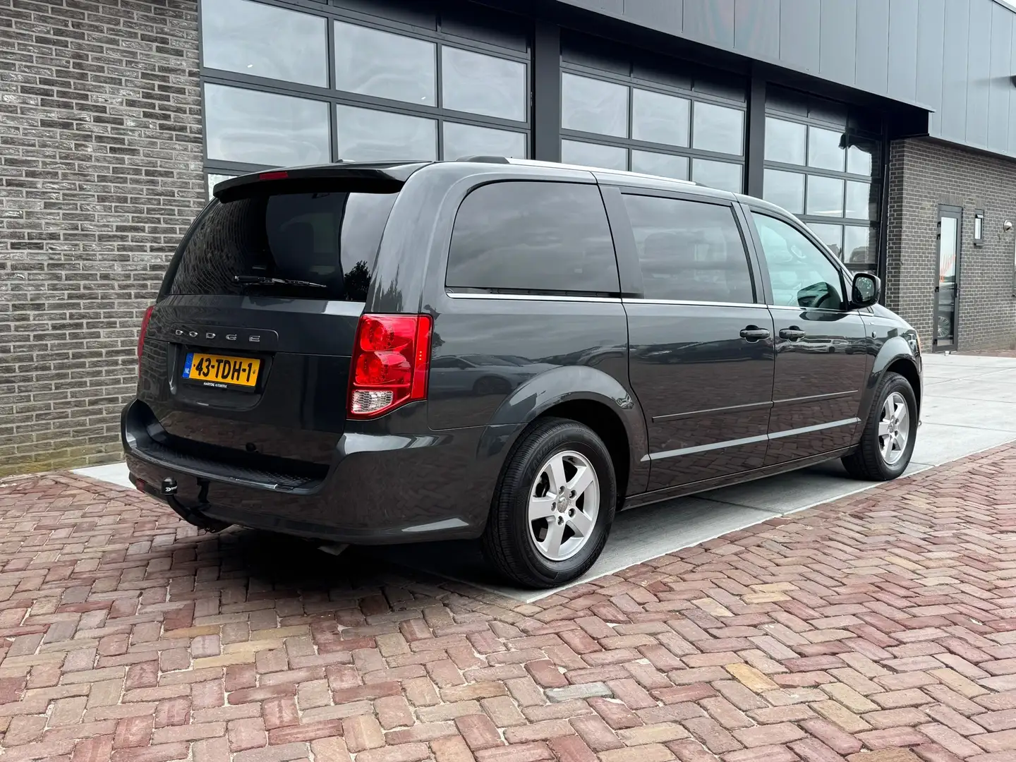 Dodge Grand Caravan 3.6 V6 | 7.P | Leer | Camera | Trekhaak | Noir - 2