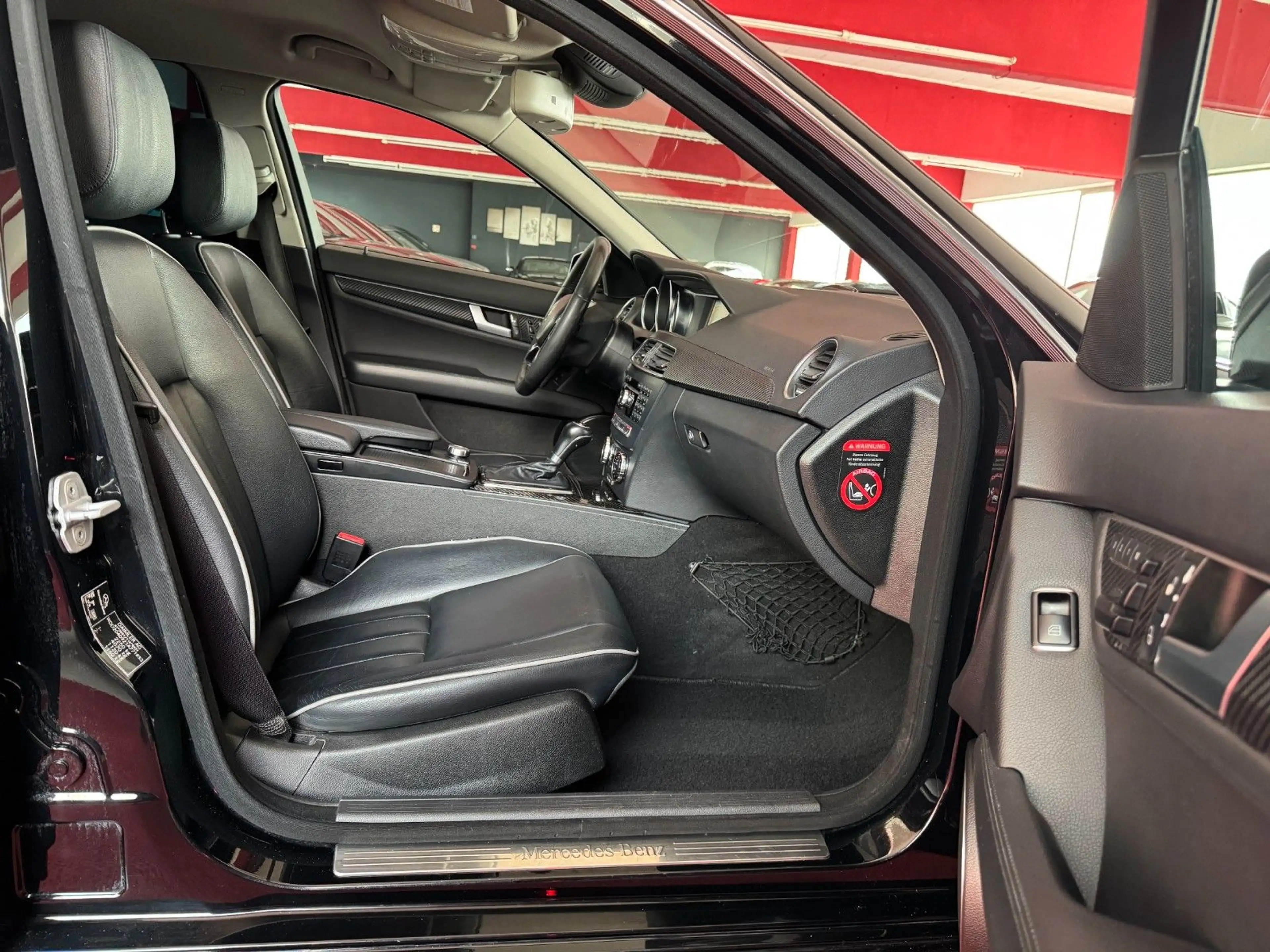 Mercedes-Benz C 300 CDI 4Matic Standheizung Memory ILS Keyless — photo 14