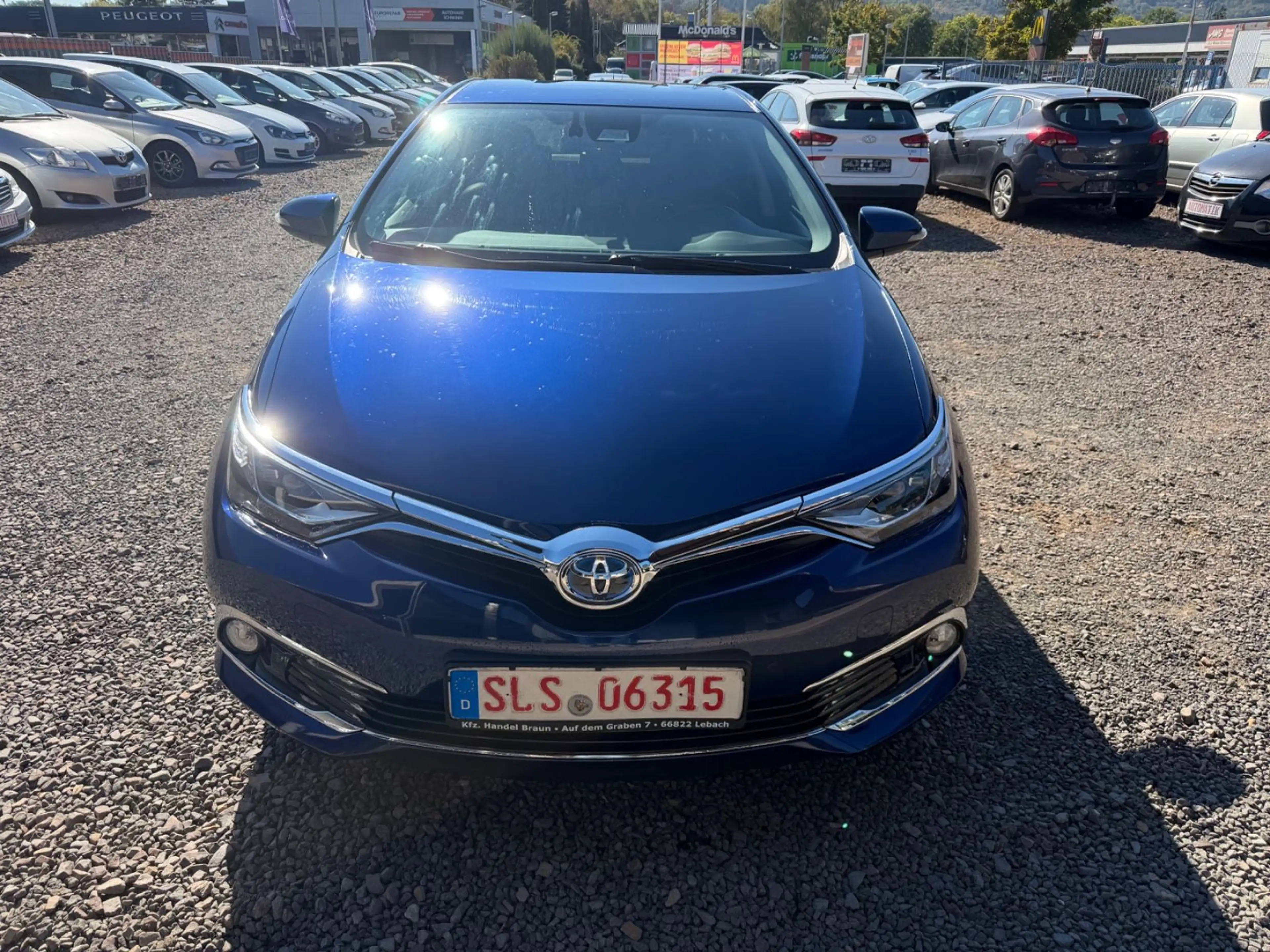 Toyota Auris Hybrid Executive — photo 8
