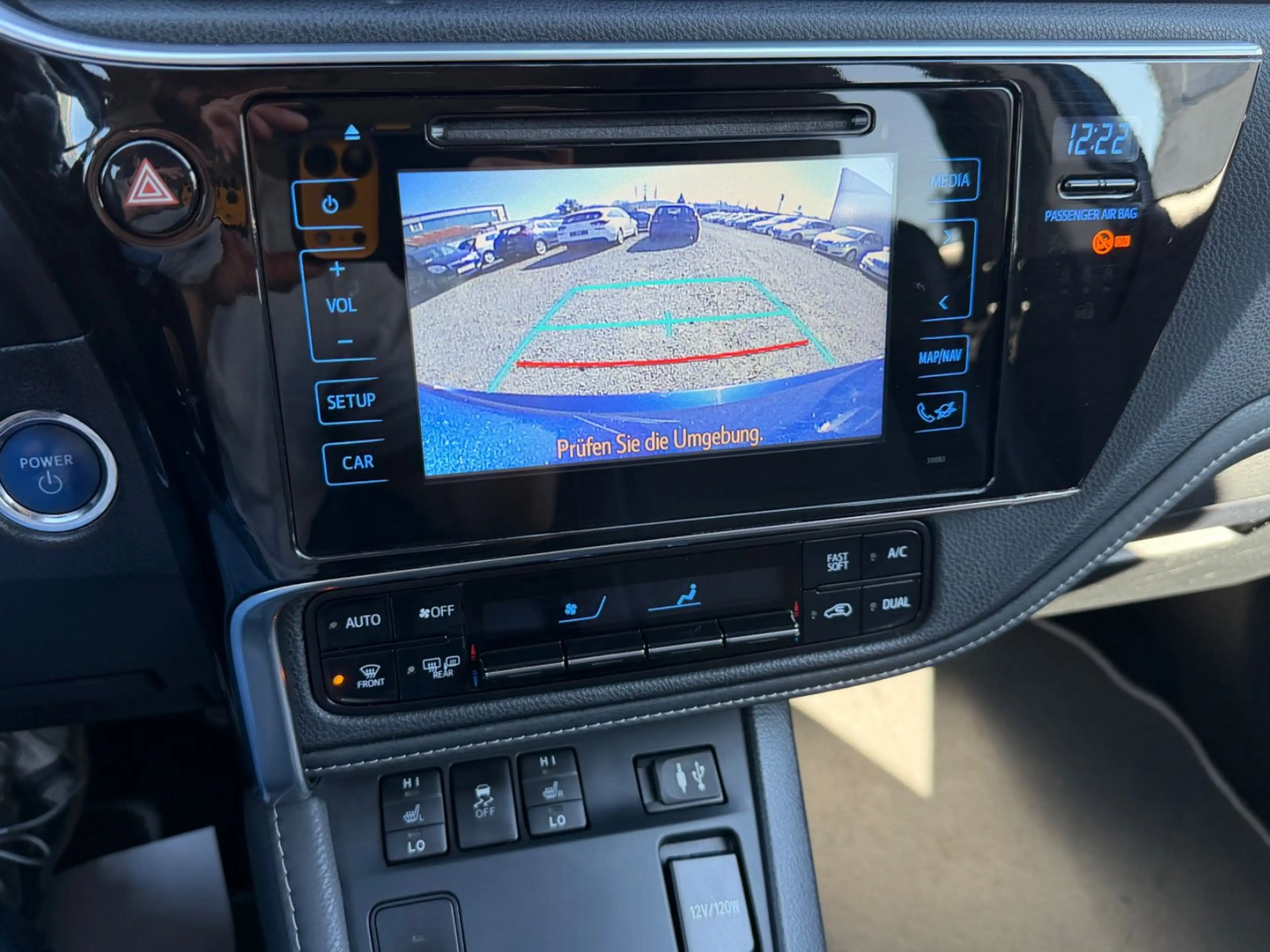 Toyota Auris Hybrid Executive — photo 16