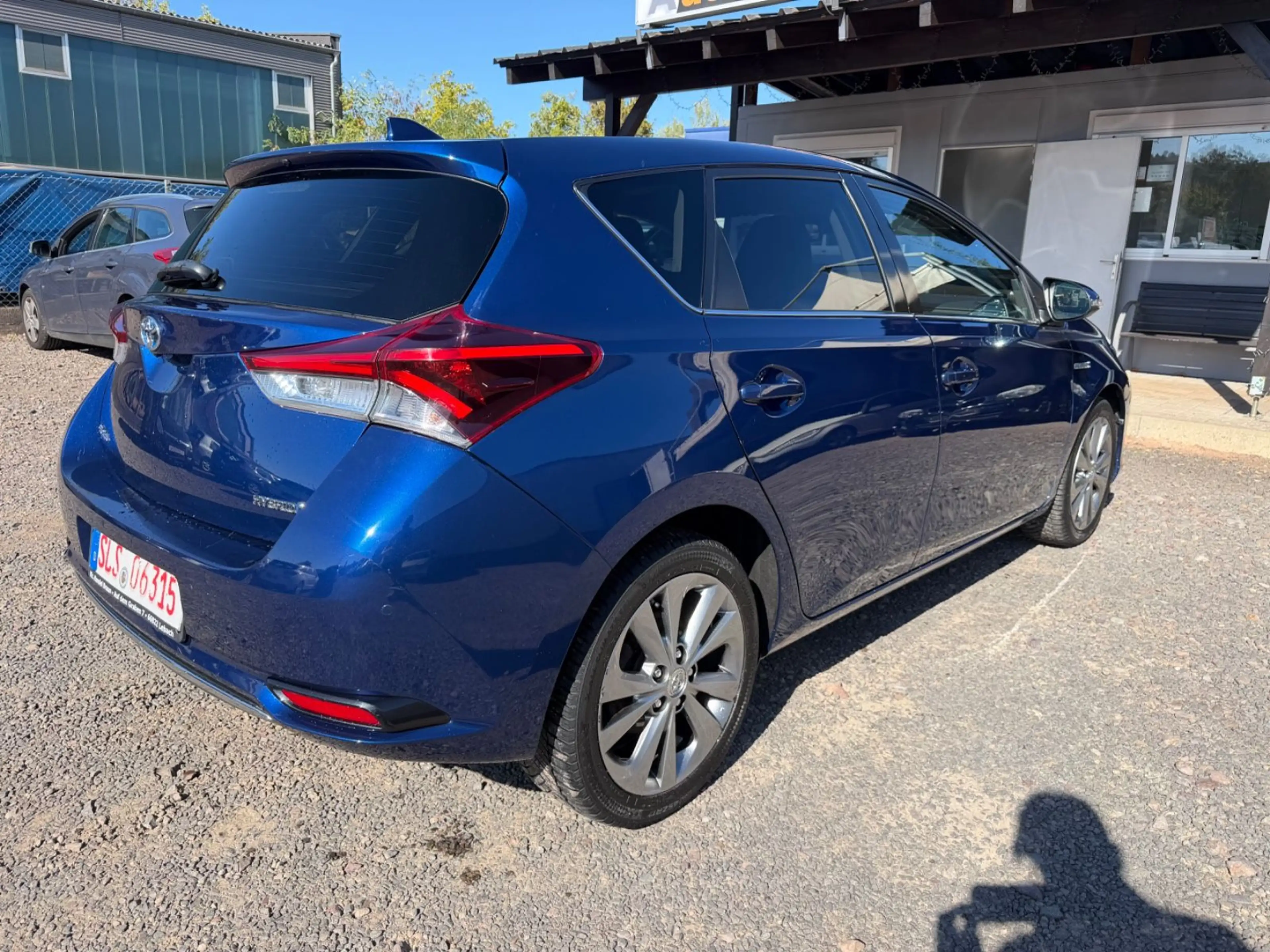 Toyota Auris Hybrid Executive — photo 3