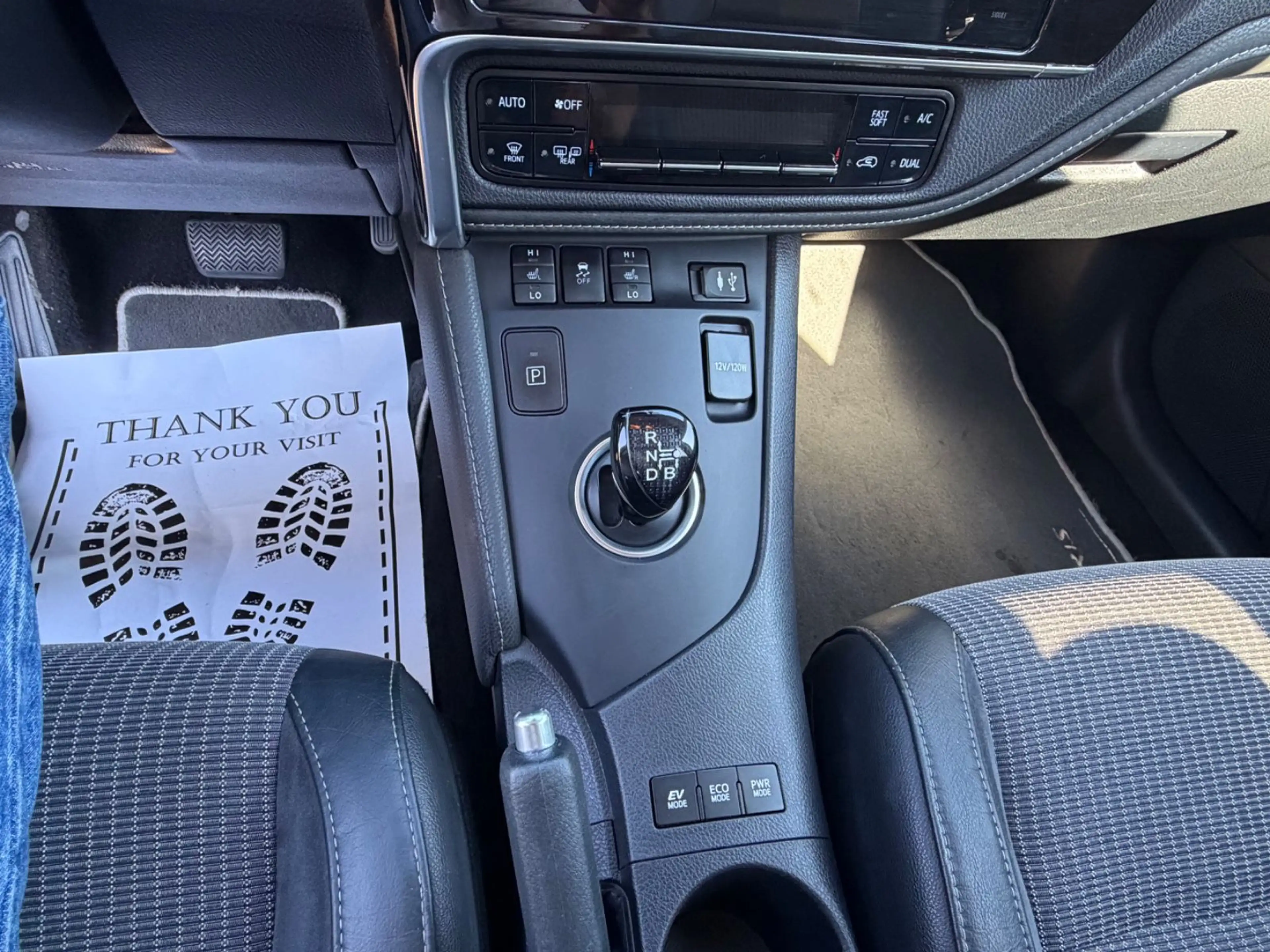Toyota Auris Hybrid Executive — photo 14