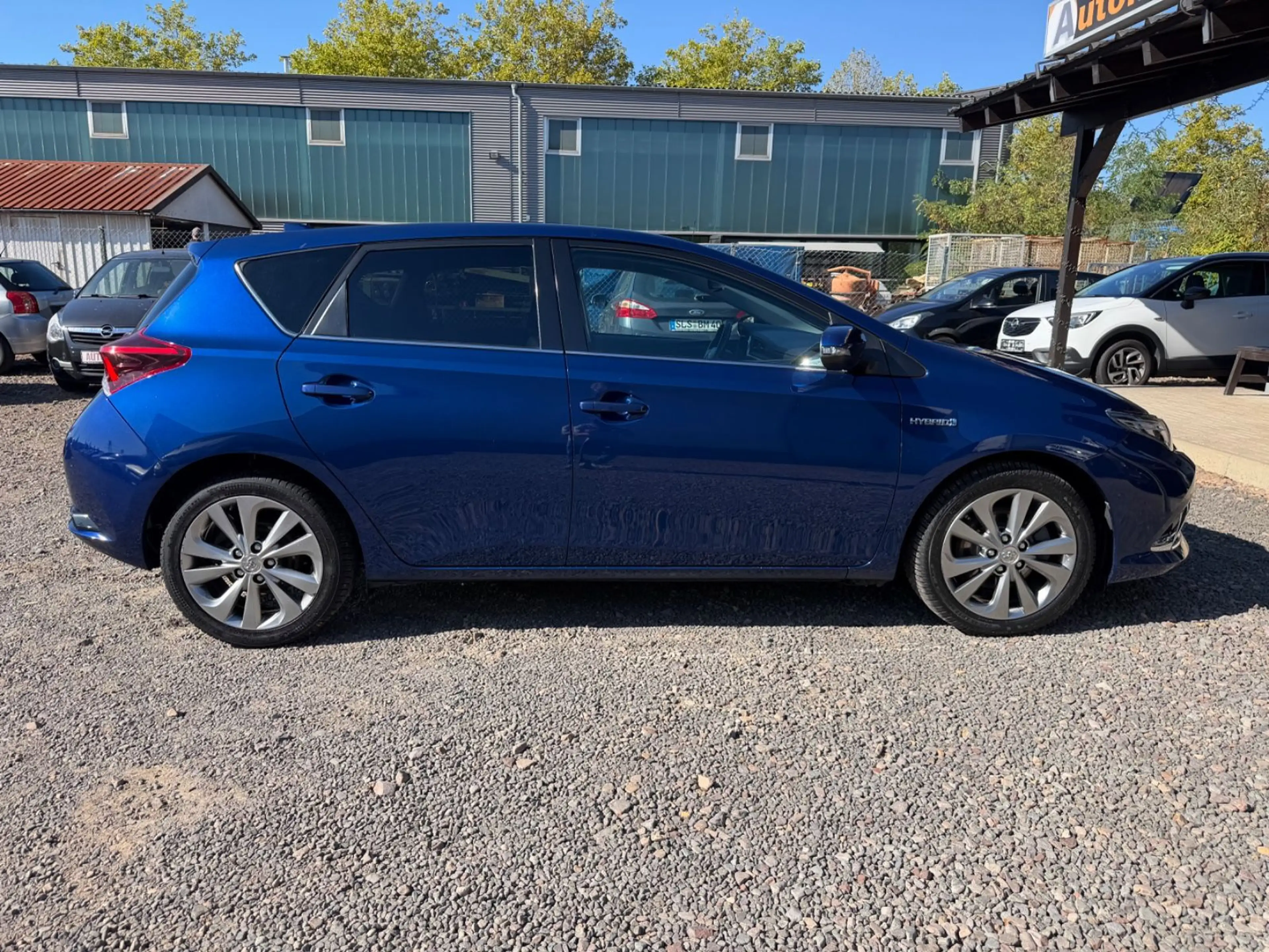 Toyota Auris Hybrid Executive — photo 2