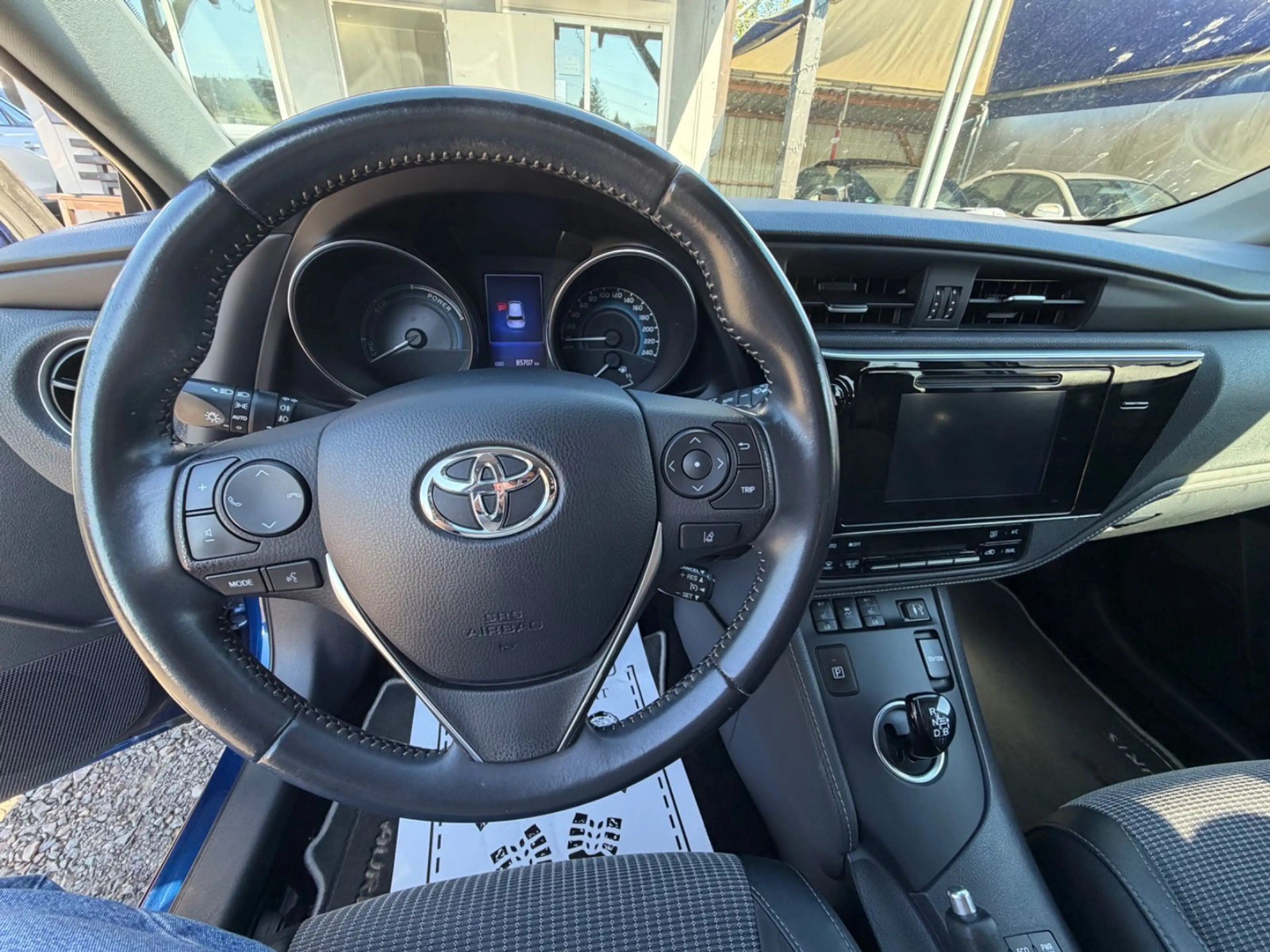 Toyota Auris Hybrid Executive — photo 13