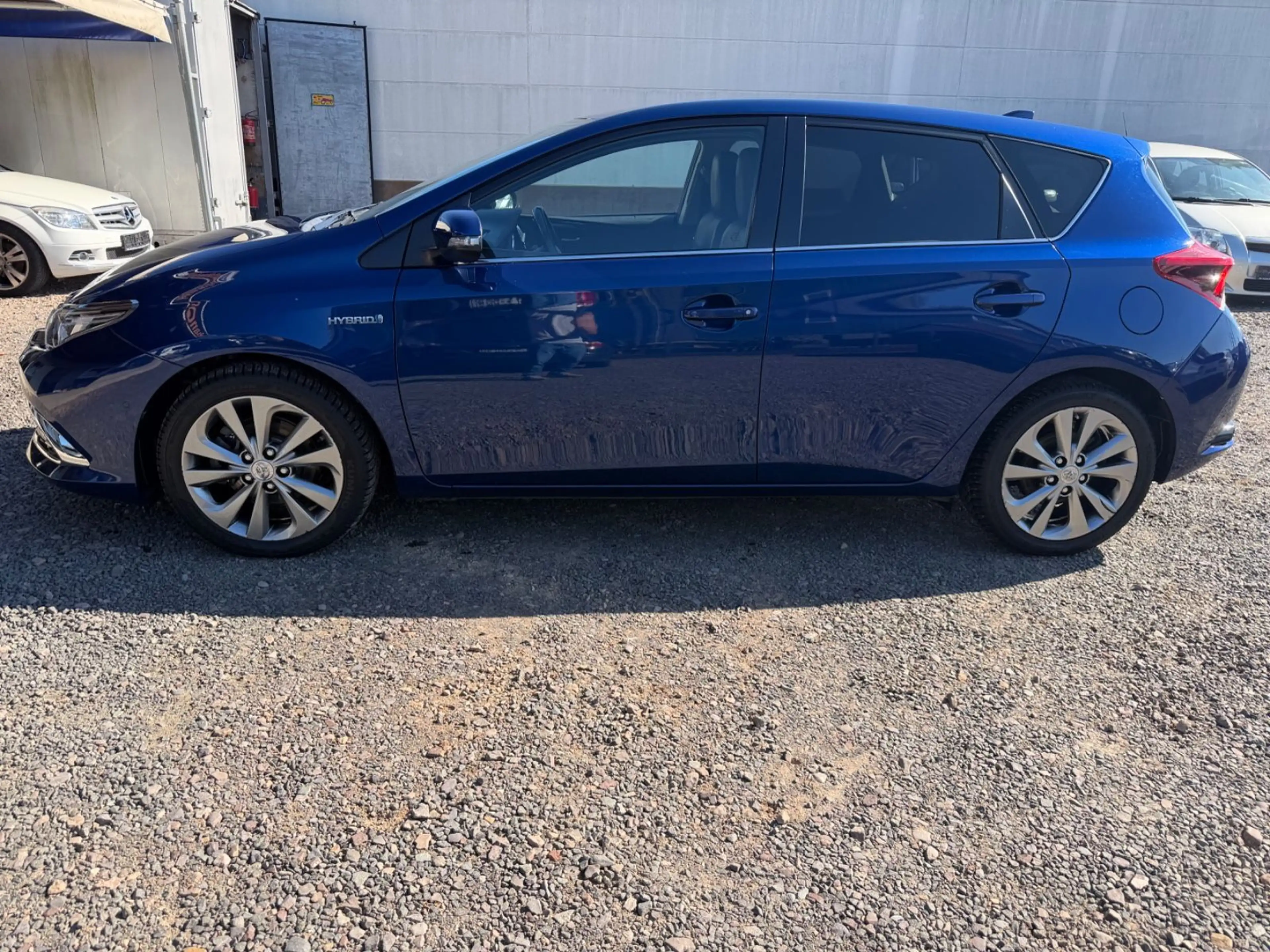 Toyota Auris Hybrid Executive — photo 6