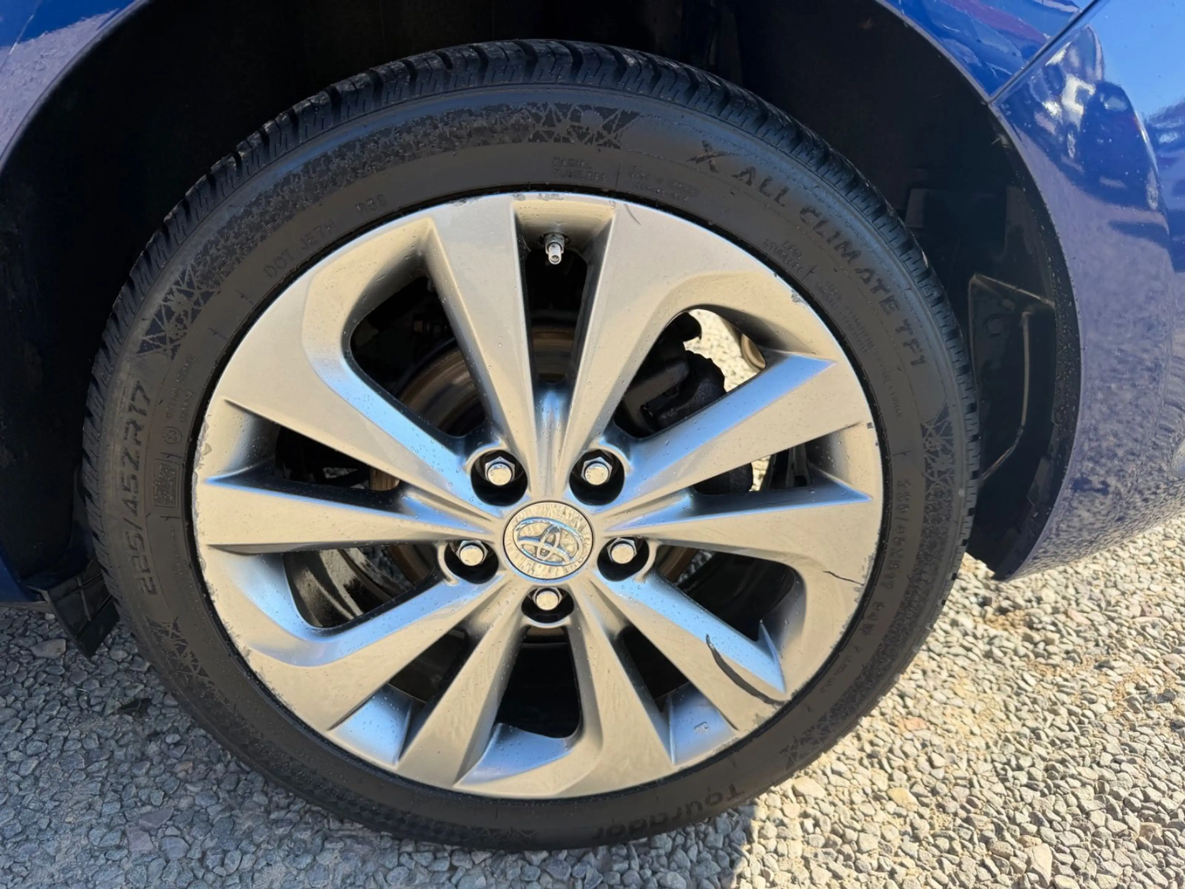 Toyota Auris Hybrid Executive — photo 10