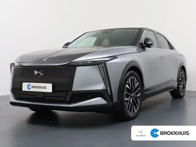 DS Automobiles N°8 Pallas Black Edition, No8 (2025) | Proximity Keyle